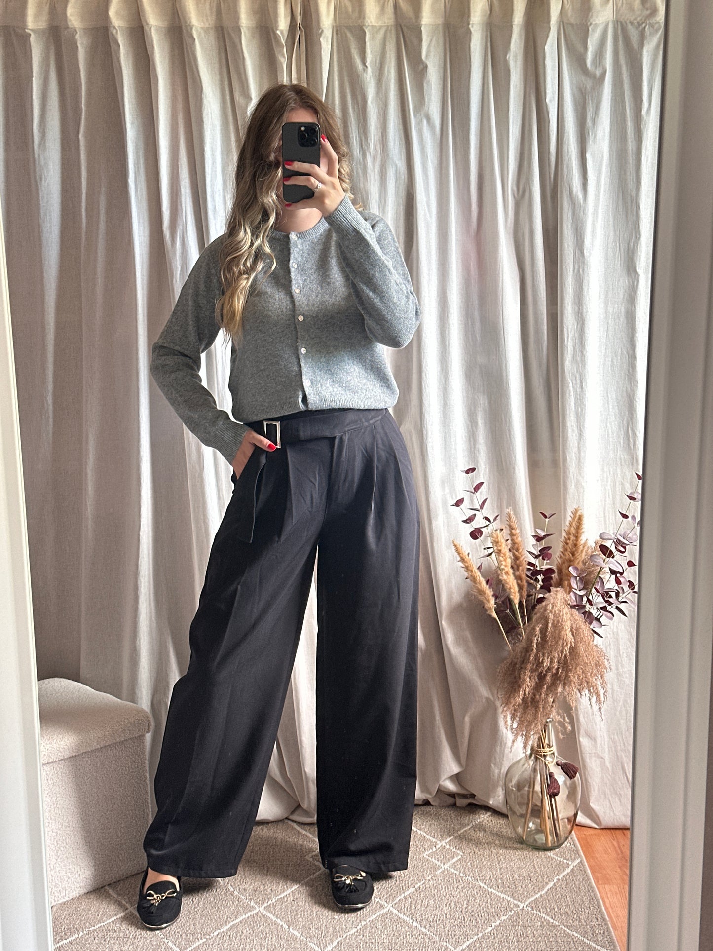 Pull gris foncé à boutons