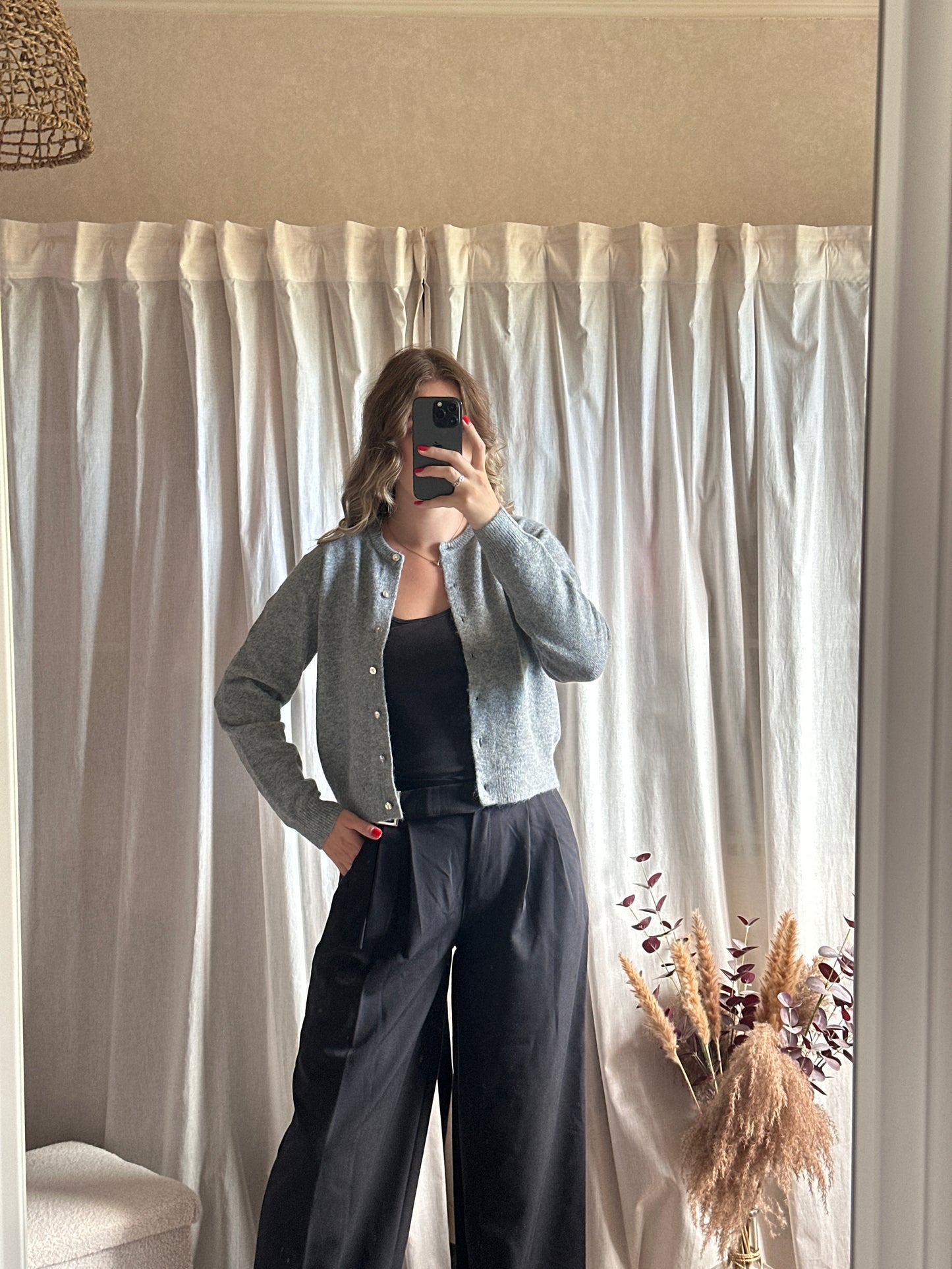 Pull gris foncé à boutons