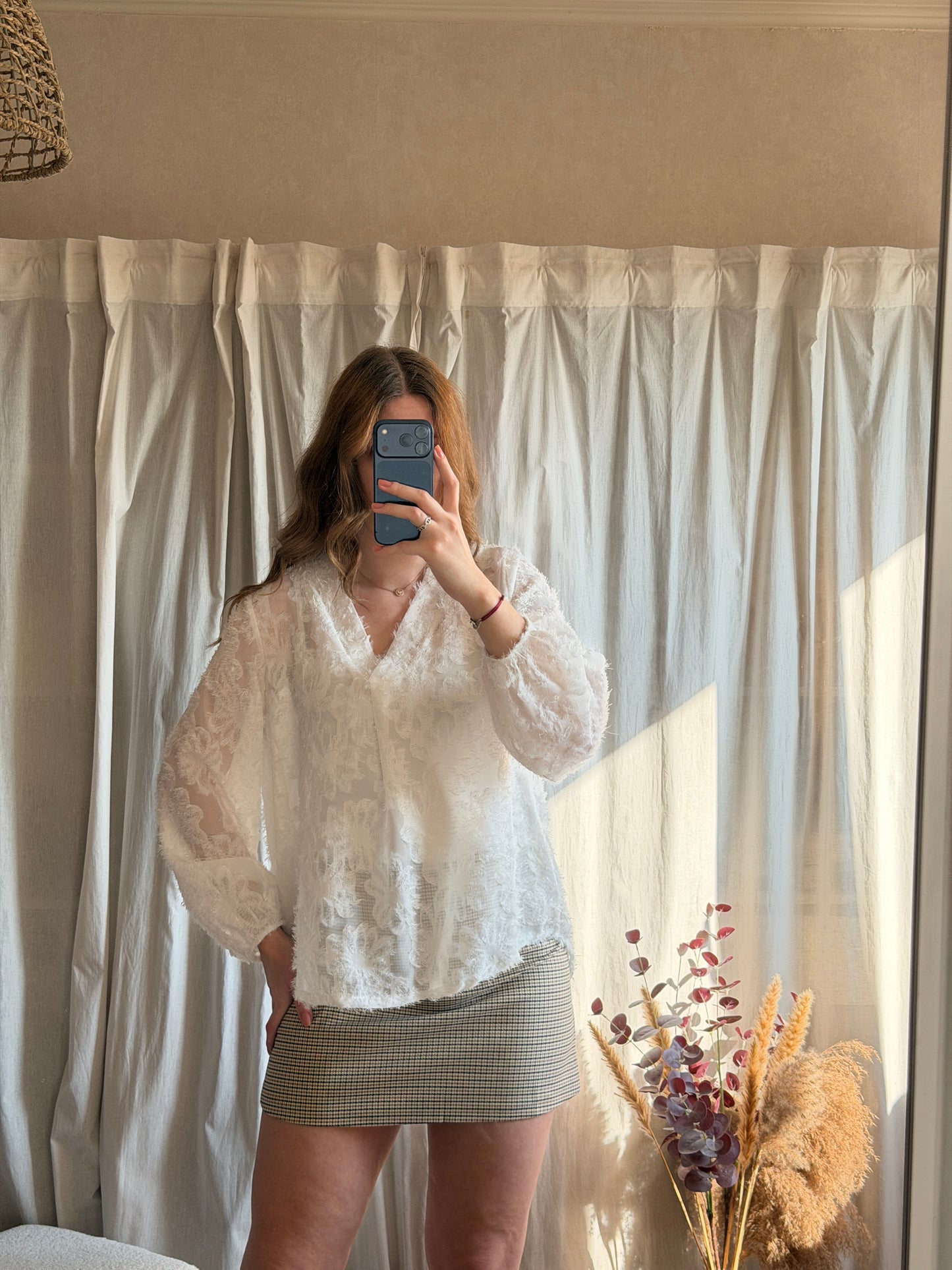 Blouse blanche motifs fleuris