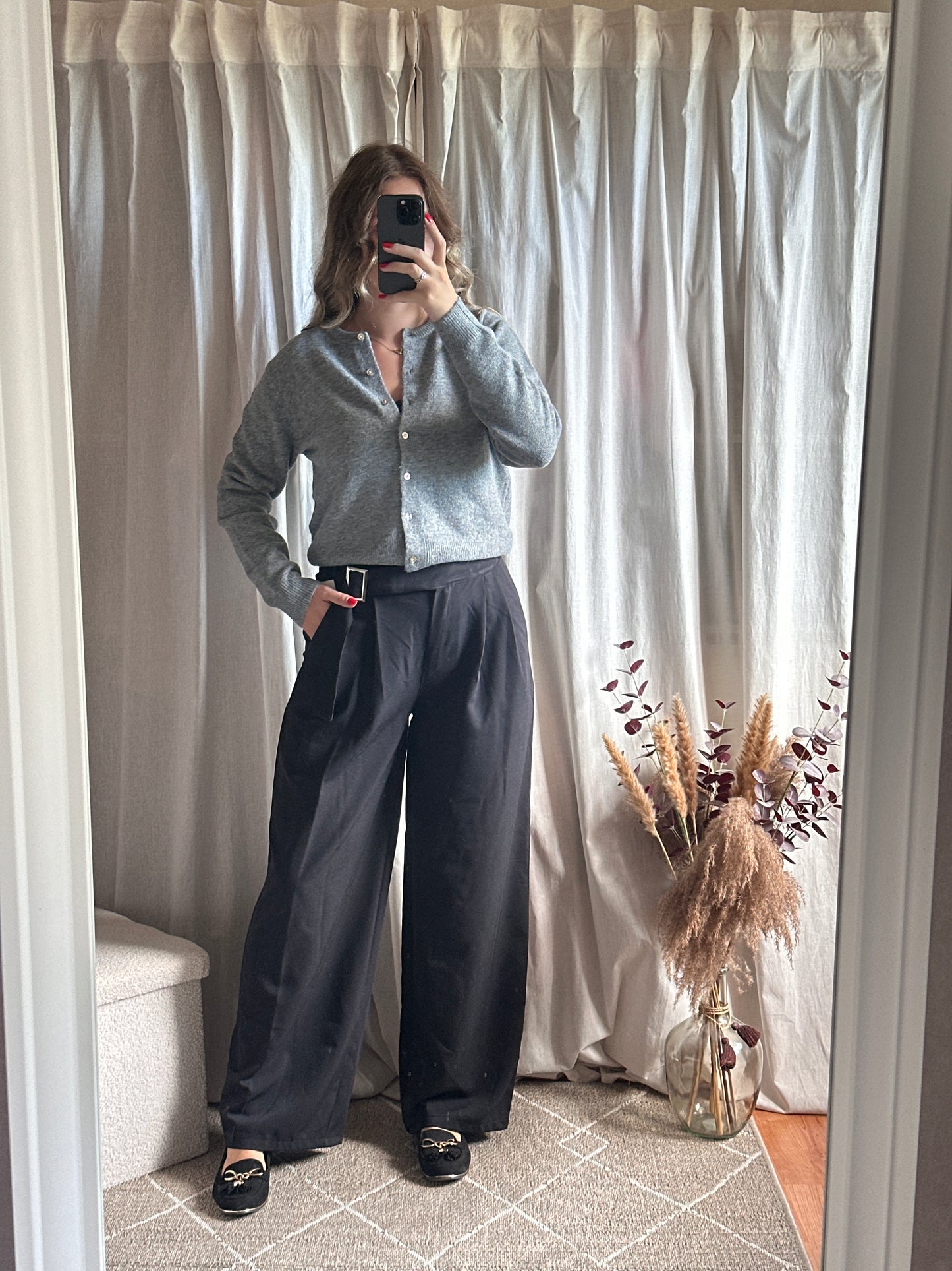 Pull gris foncé à boutons