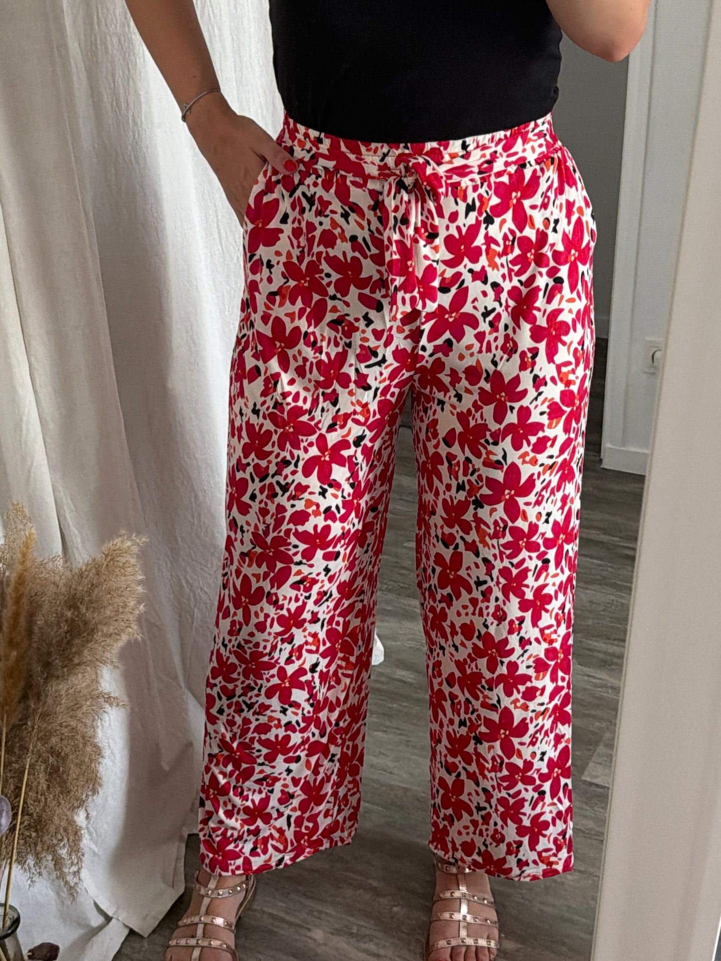 Pantalon fluide a motif fleurs
