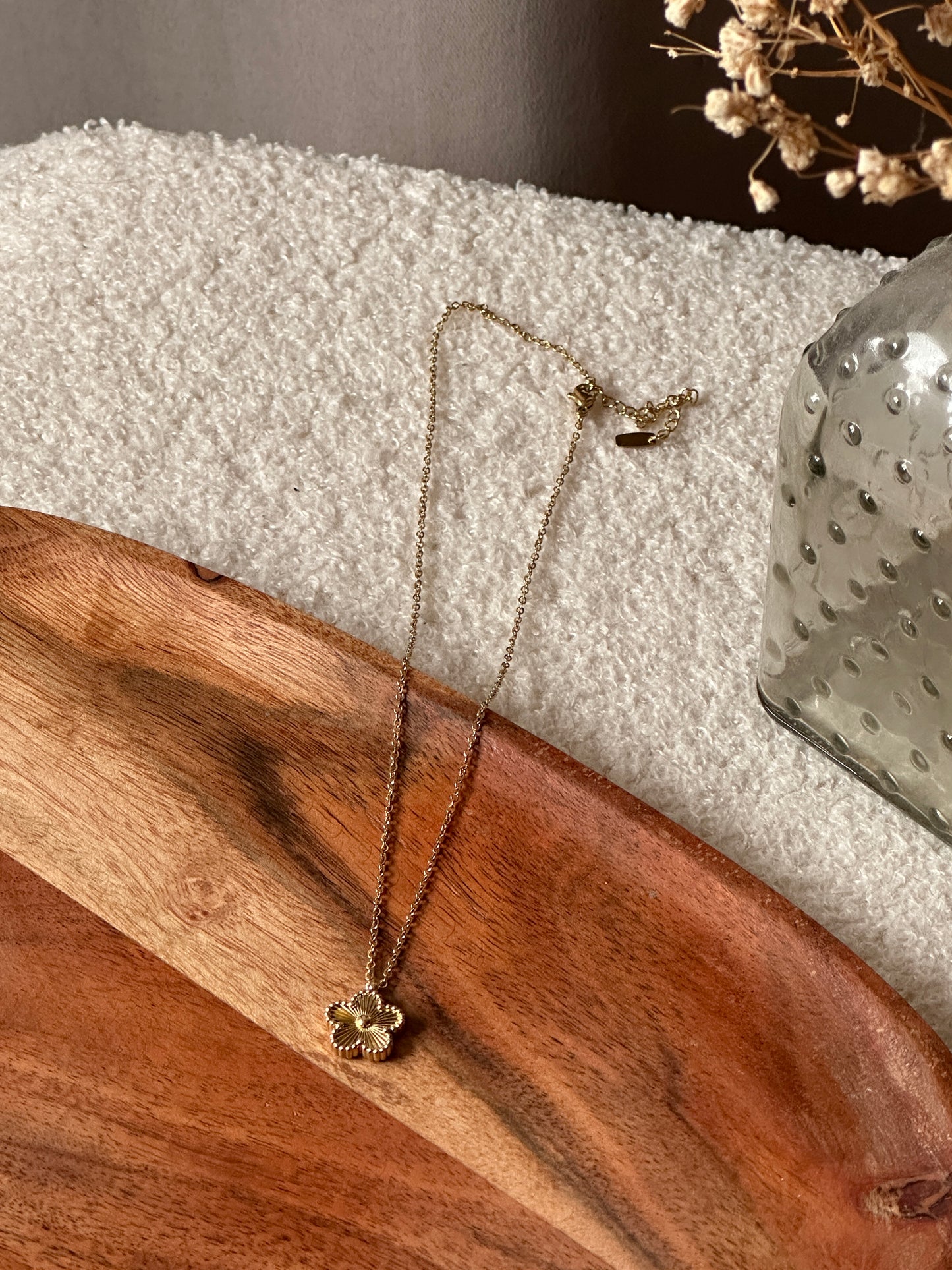 Collier fleur doré