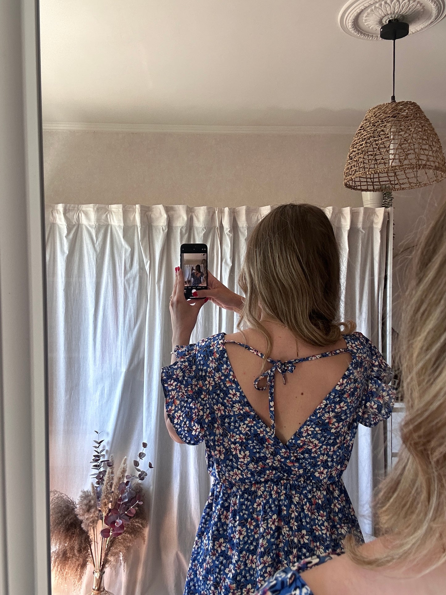 Robe courte bleu à fleurs