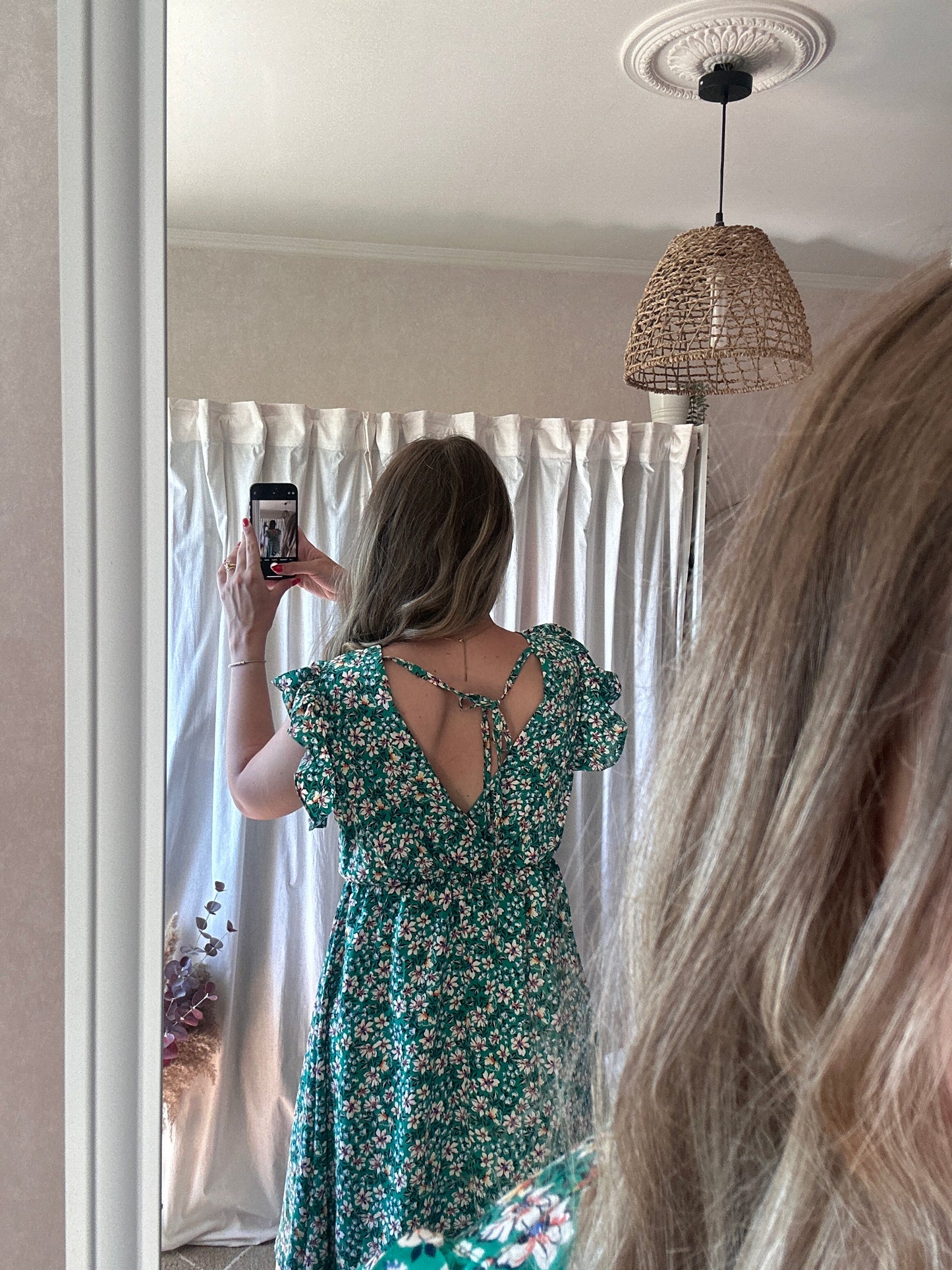 Robe courte verte à fleurs