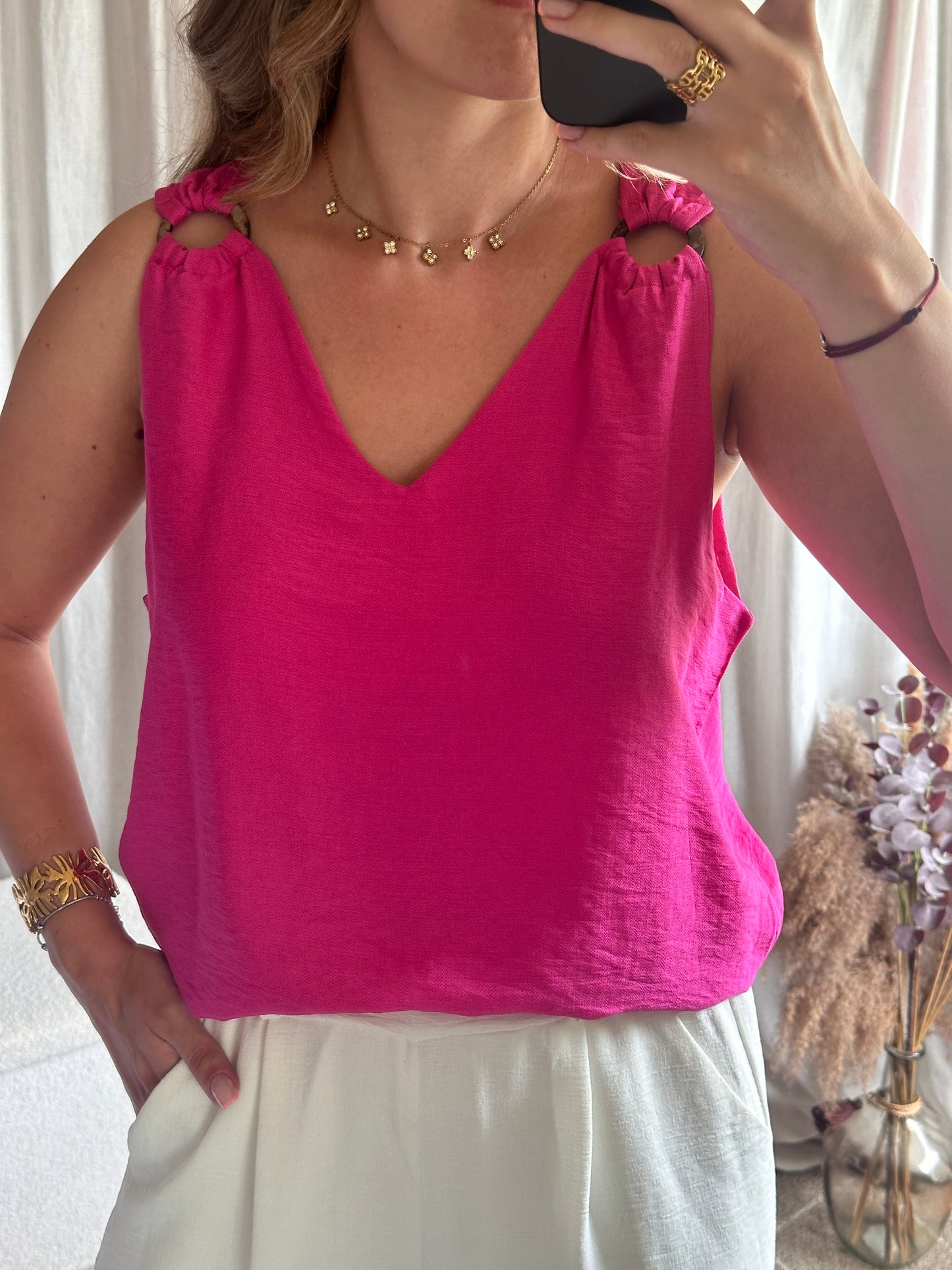 Top col V bretelles anneaux fuchsia