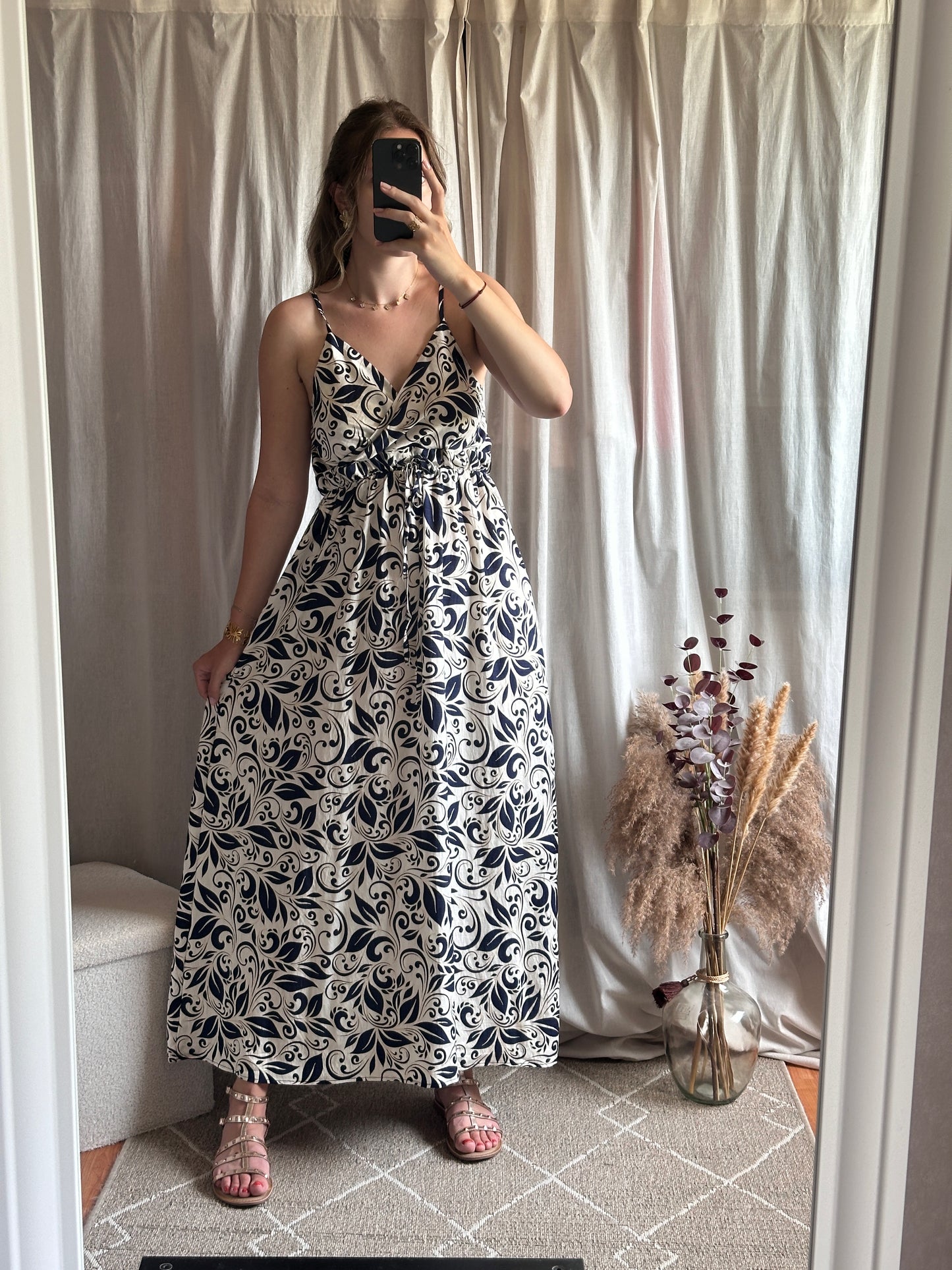 Robe longue bleu marine et blanche a motif