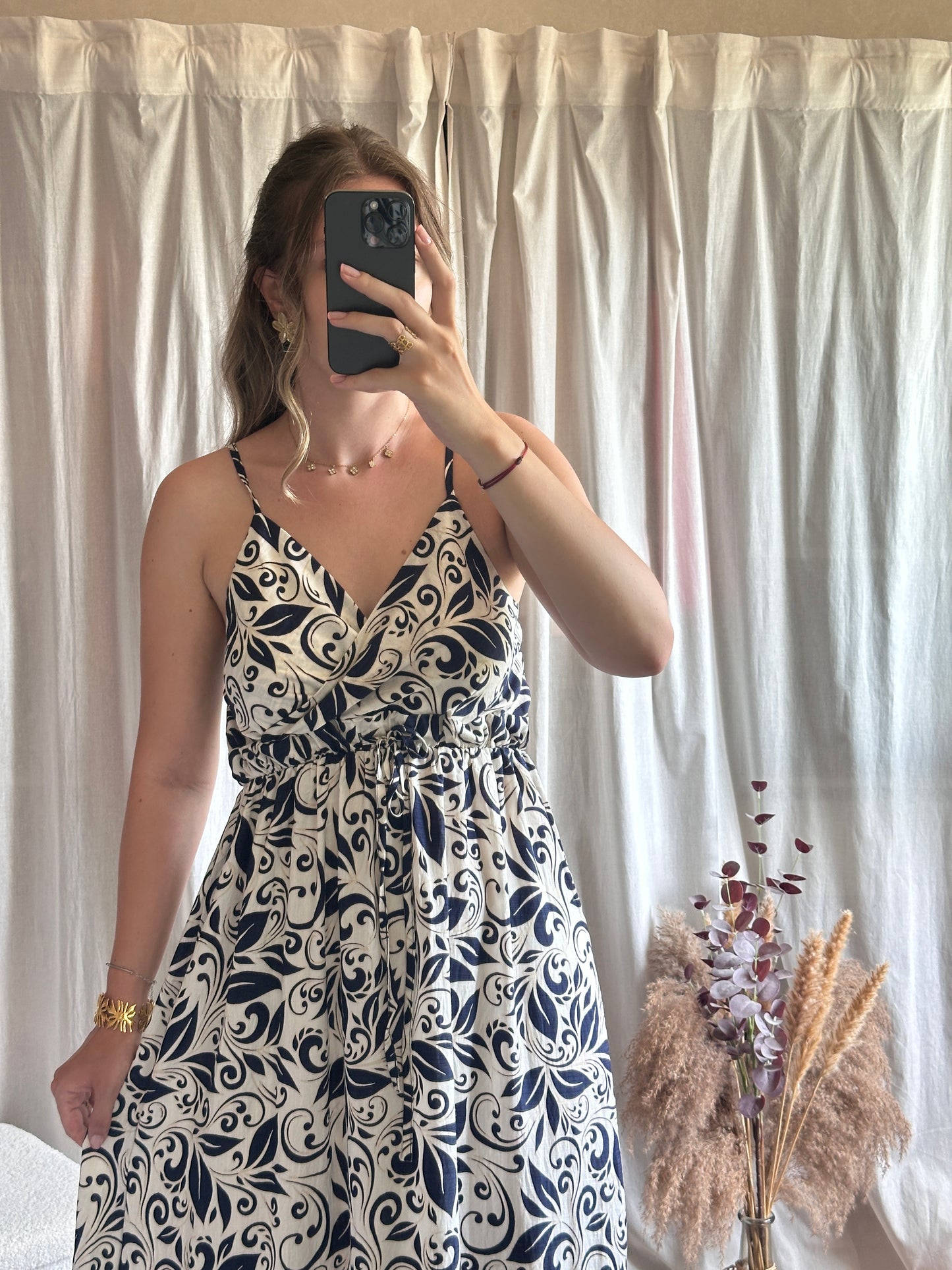Robe longue bleu marine et blanche a motif