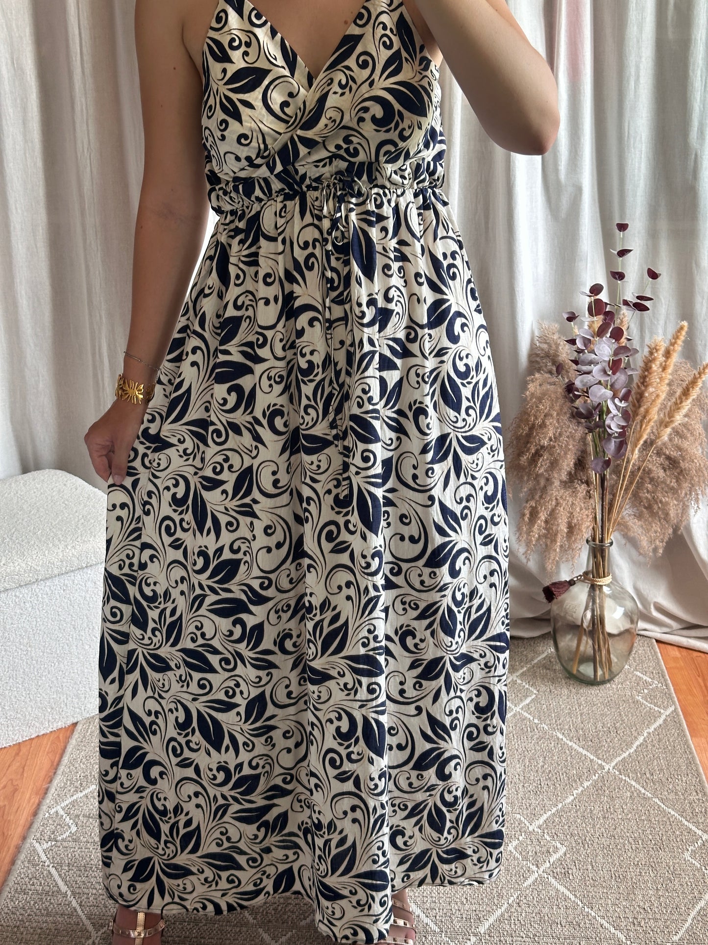 Robe longue bleu marine et blanche a motif