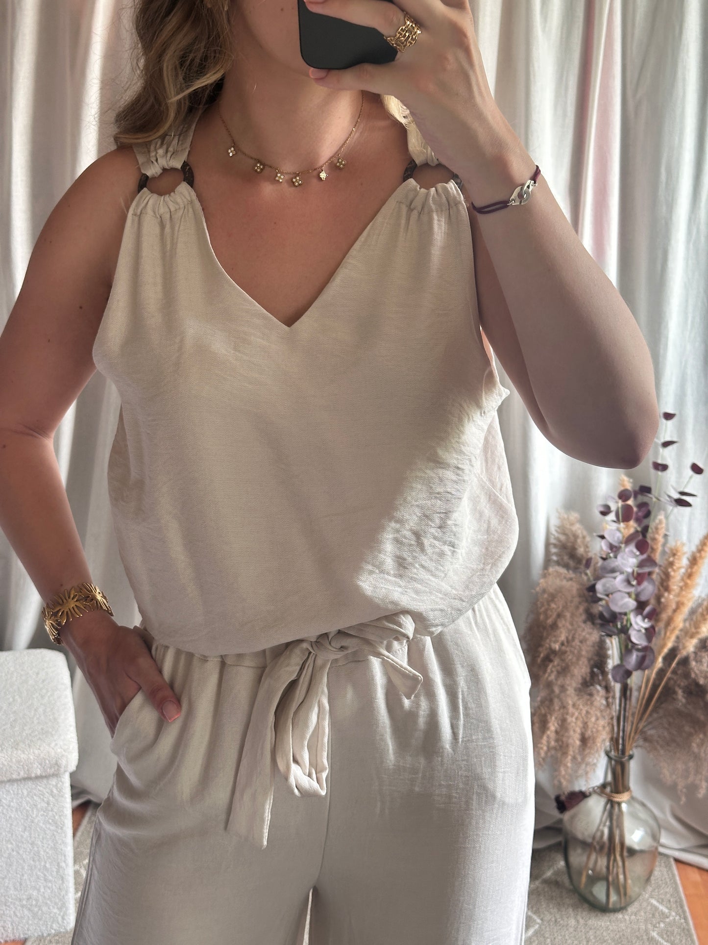 Top col V bretelles anneaux beige