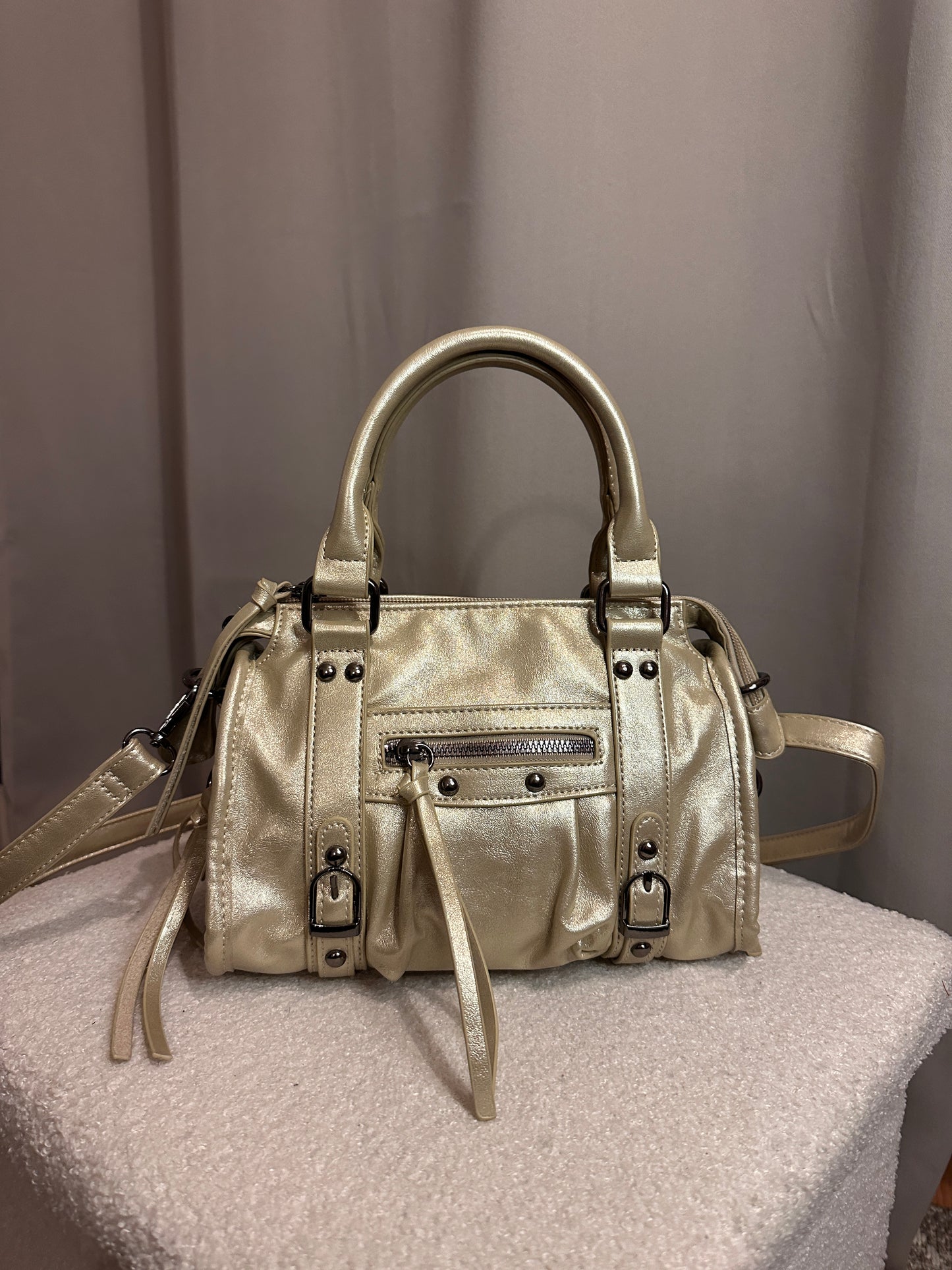 Sac à main doré métallisé