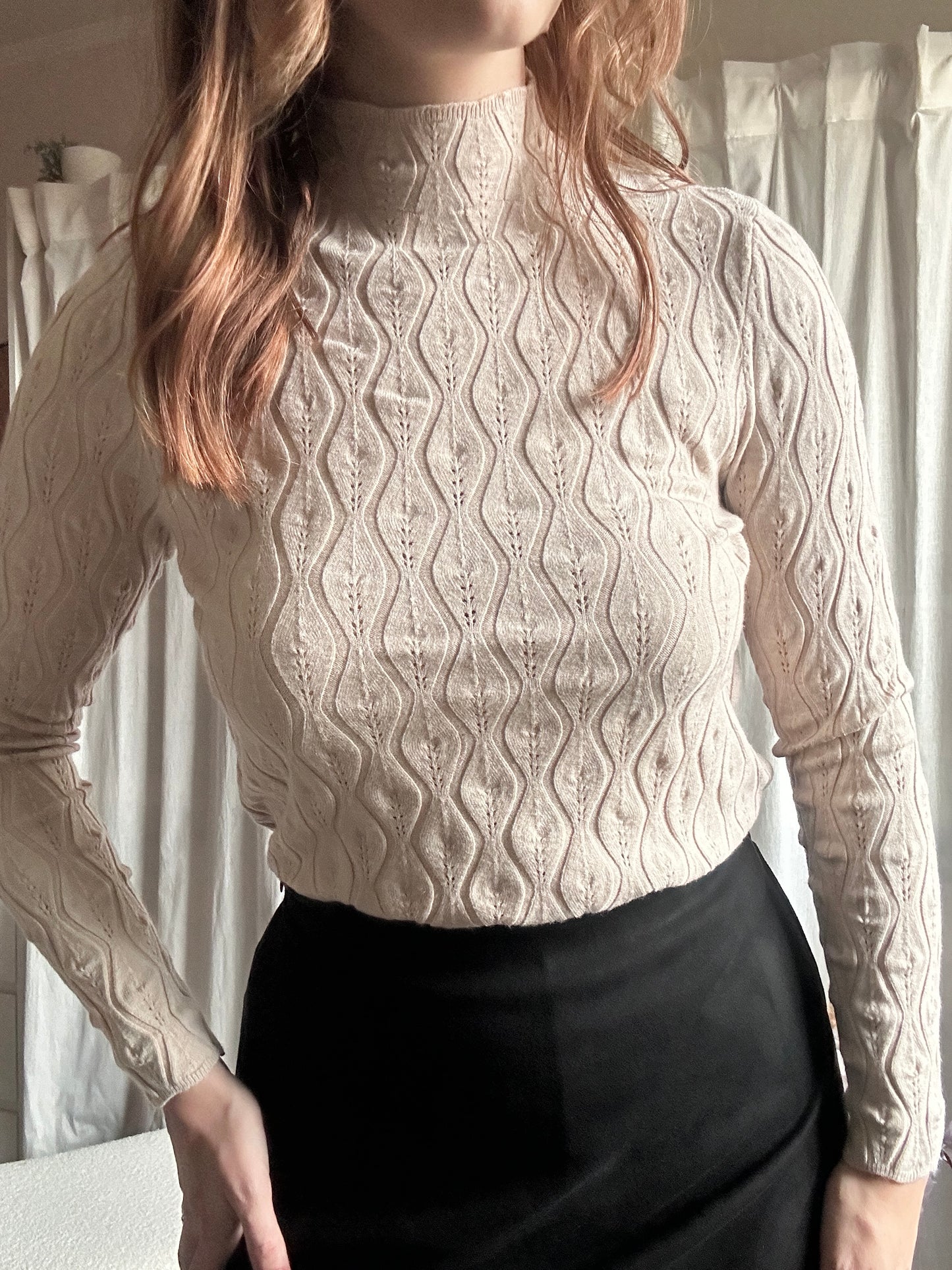 Pull léger beige col montant