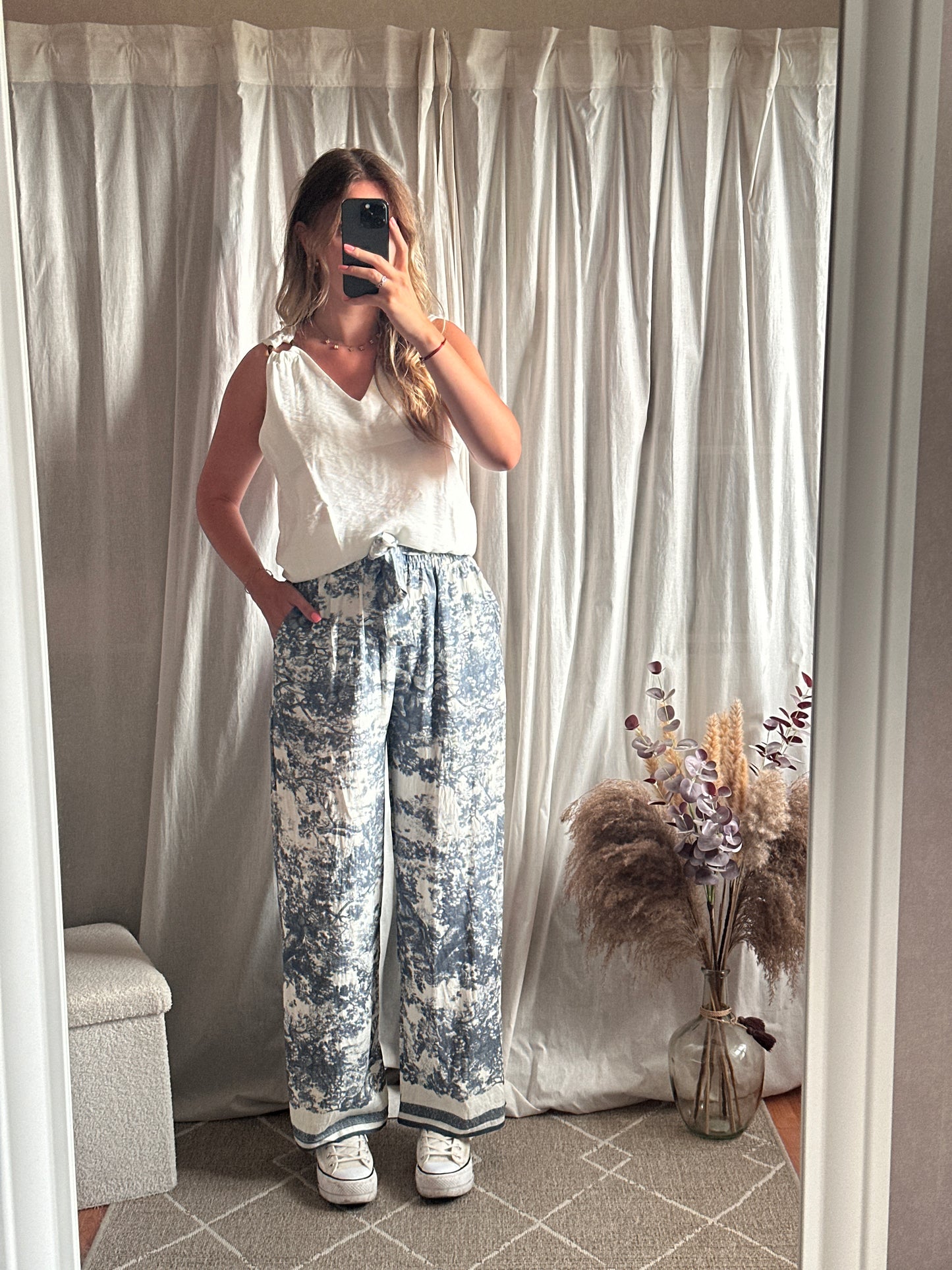 Pantalon fluide imprimé gris à motif