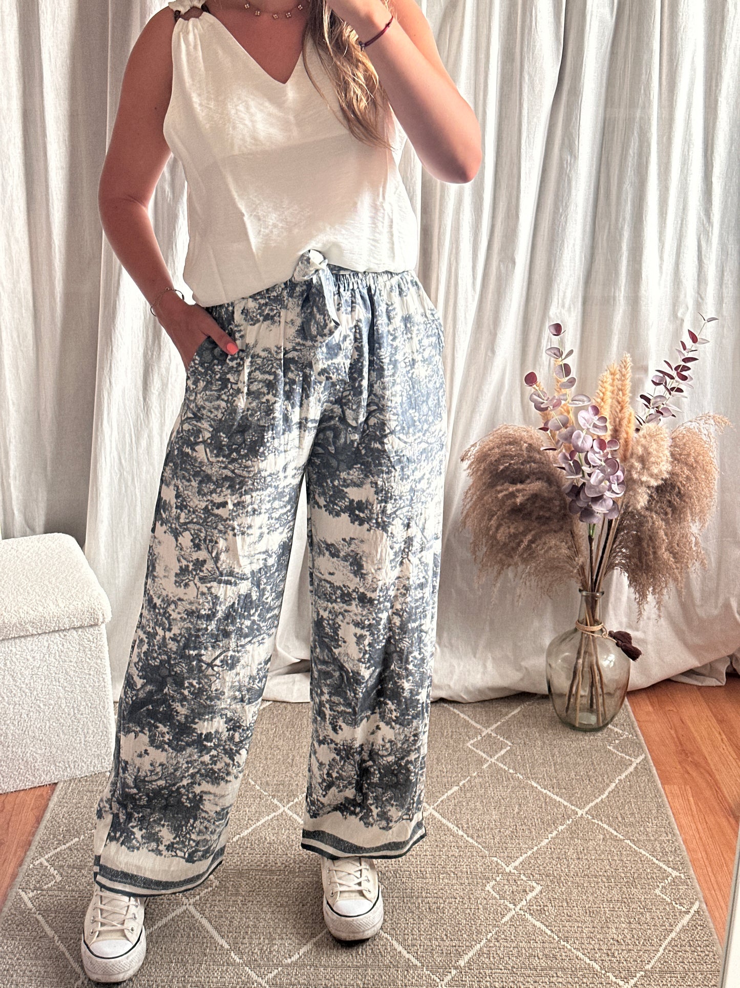 Pantalon fluide imprimé gris à motif