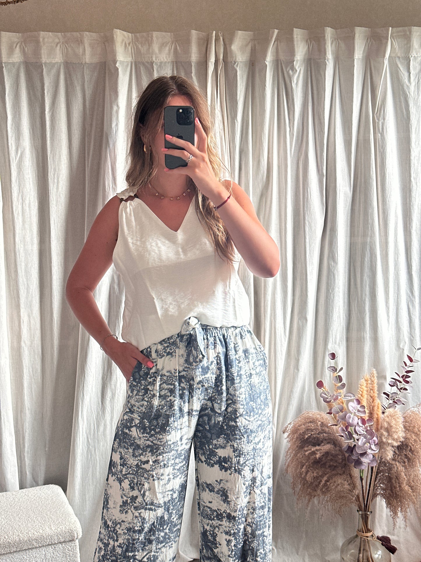 Pantalon fluide imprimé gris à motif