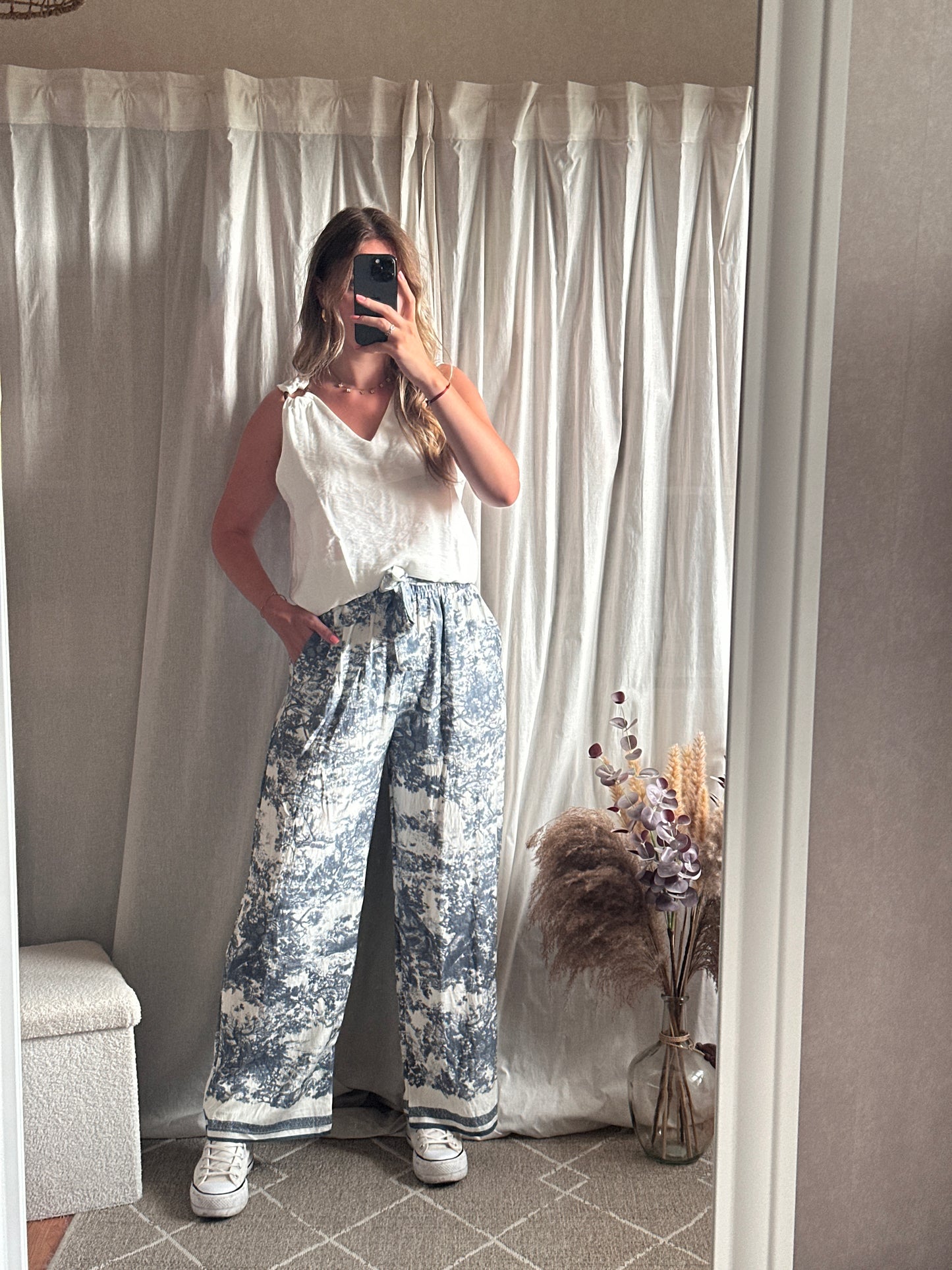 Pantalon fluide imprimé gris à motif