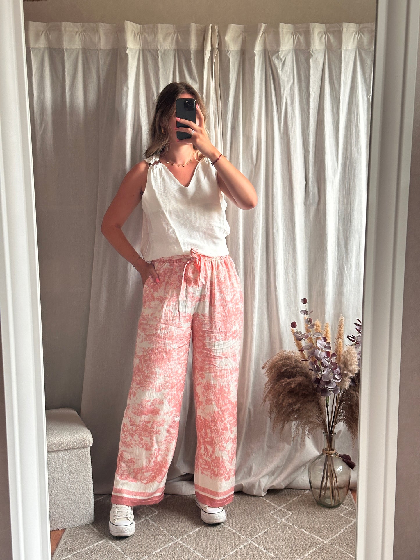 Pantalon fluide imprimé rose à motif