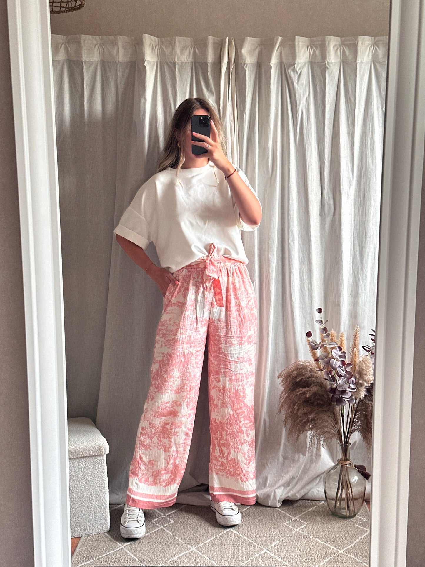 Pantalon fluide imprimé rose à motif