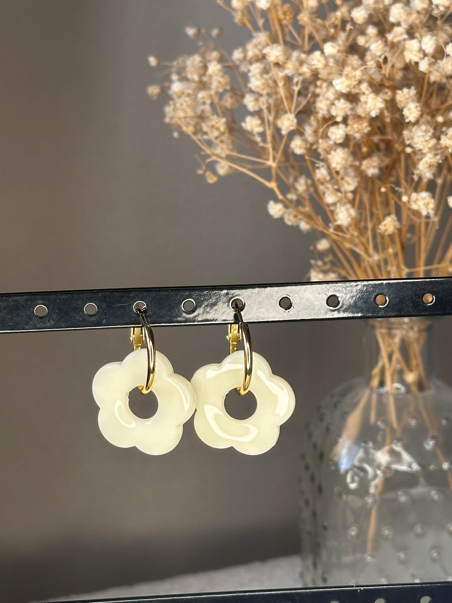 Boucles d'oreilles fleurs ecru