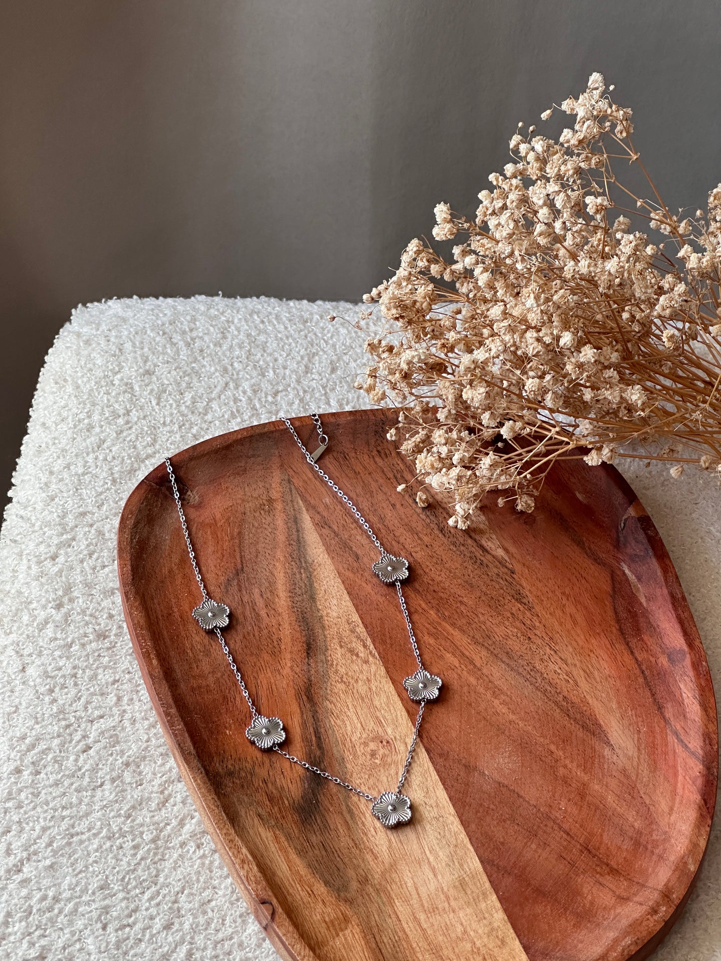 Collier fleurs argenté