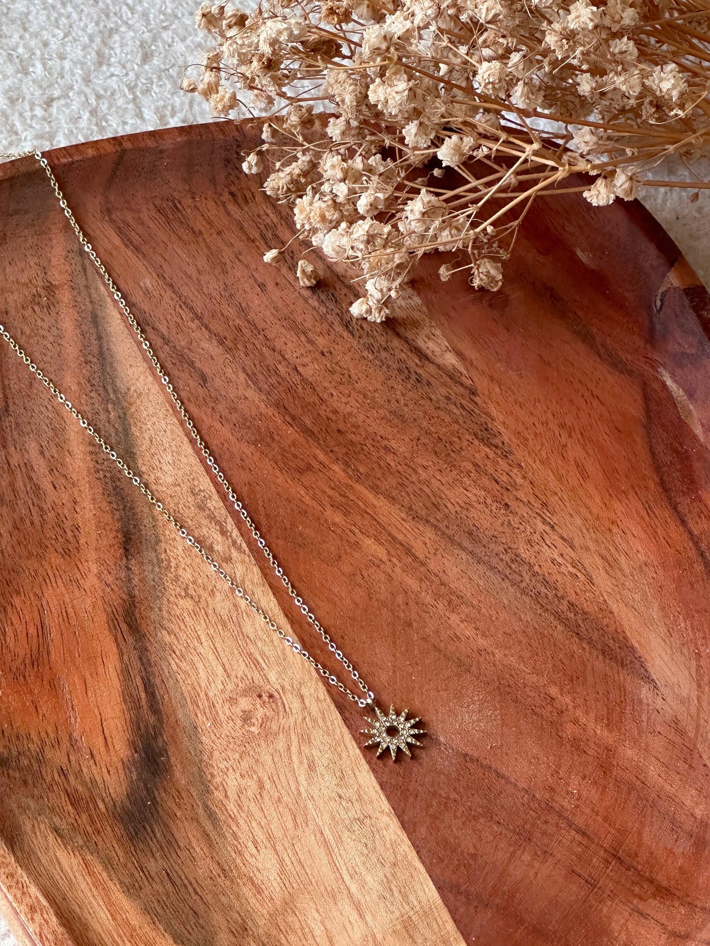 Collier soleil doré