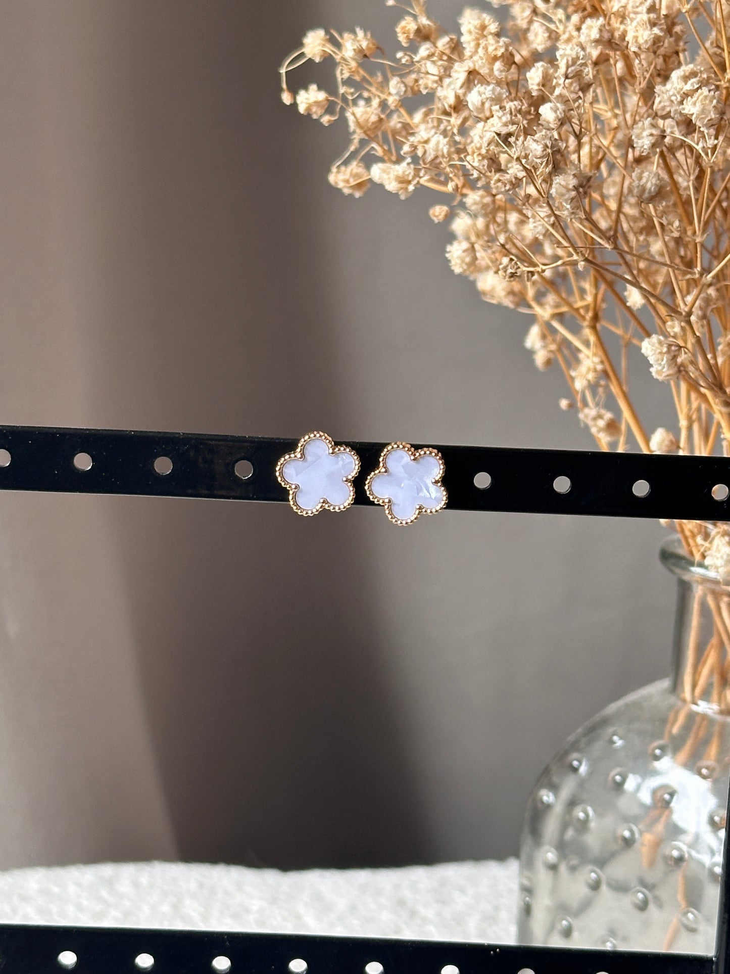 Boucles d'oreilles fleurs blanche