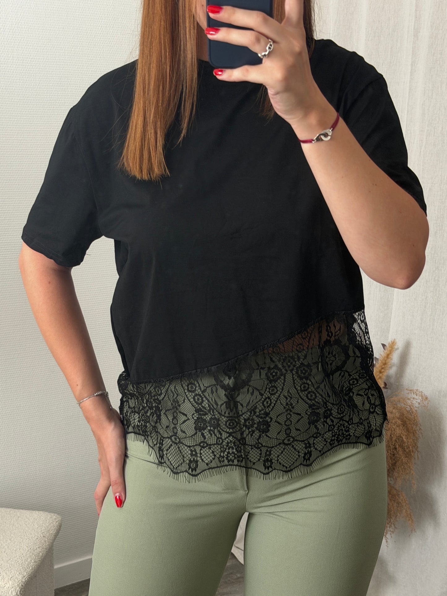 T-shirt noir dentelle