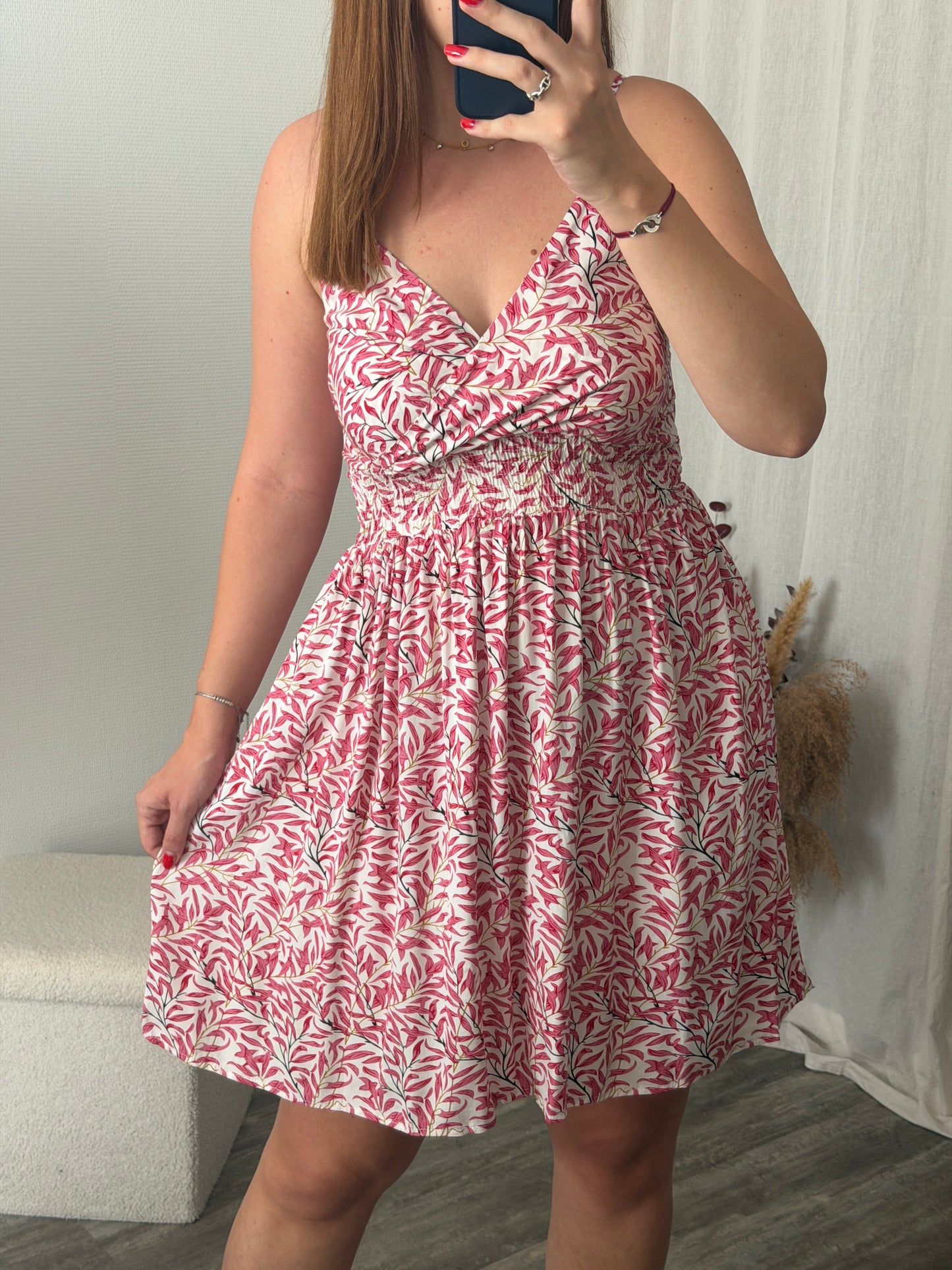 Robe courte rose à motif