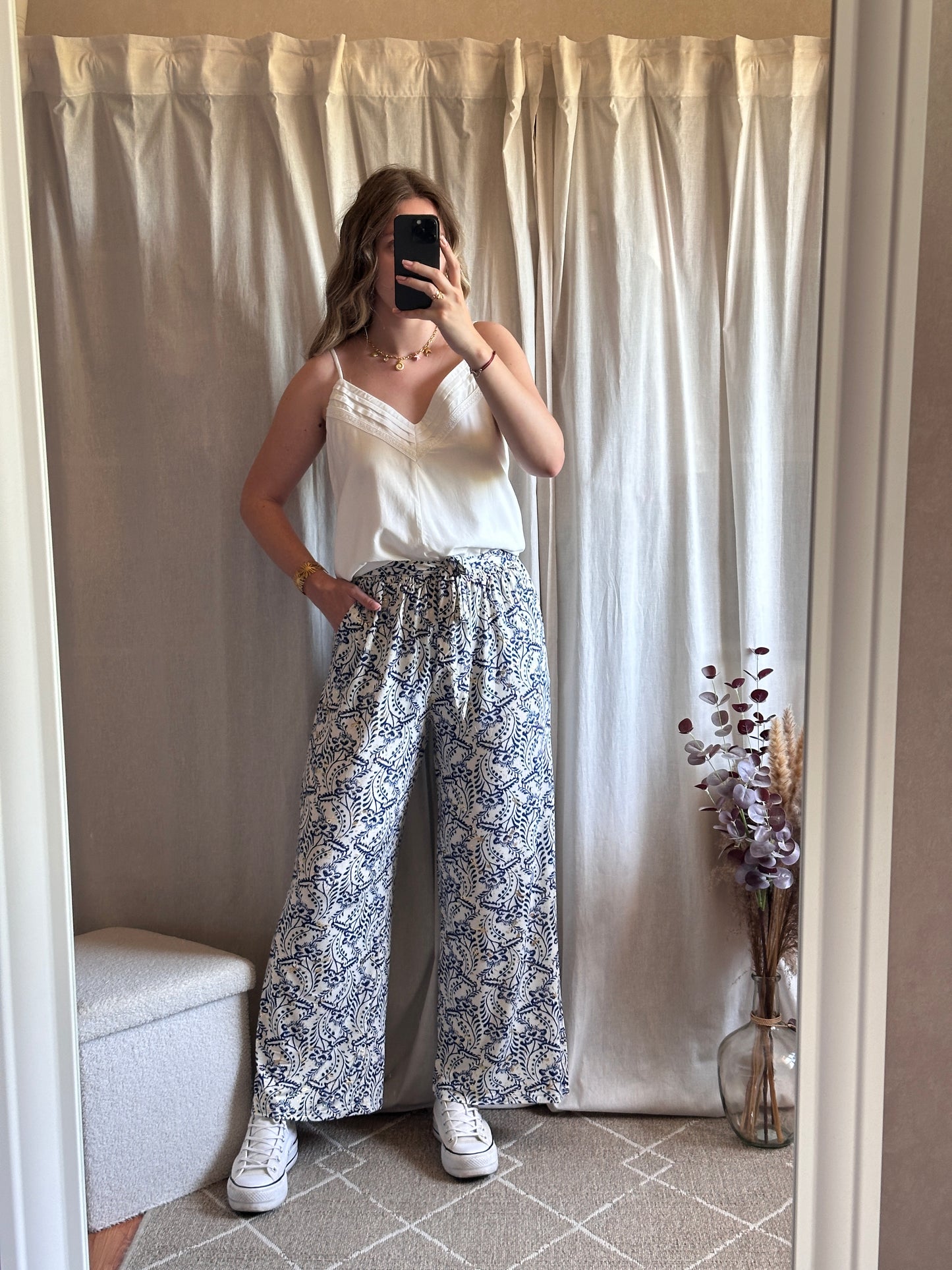 Pantalon fluide bleu à motif