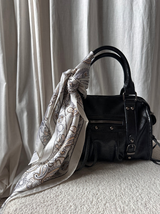 Foulard blanc à motifs