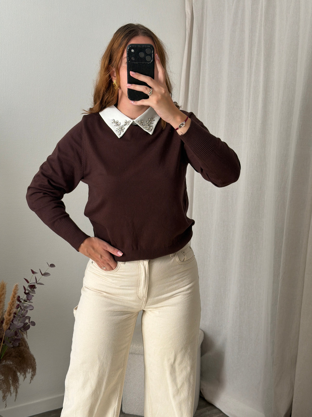Pull chocolat col bijou