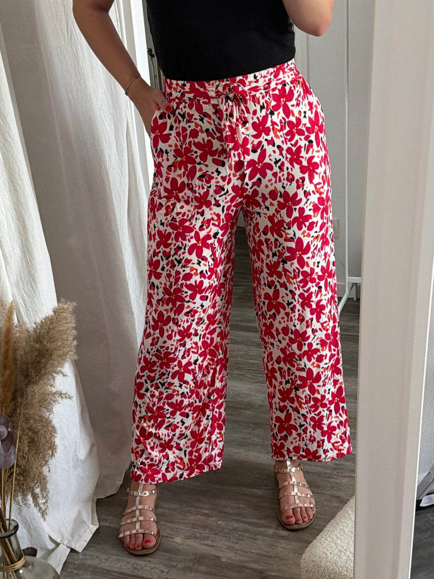 Pantalon fluide a motif fleurs