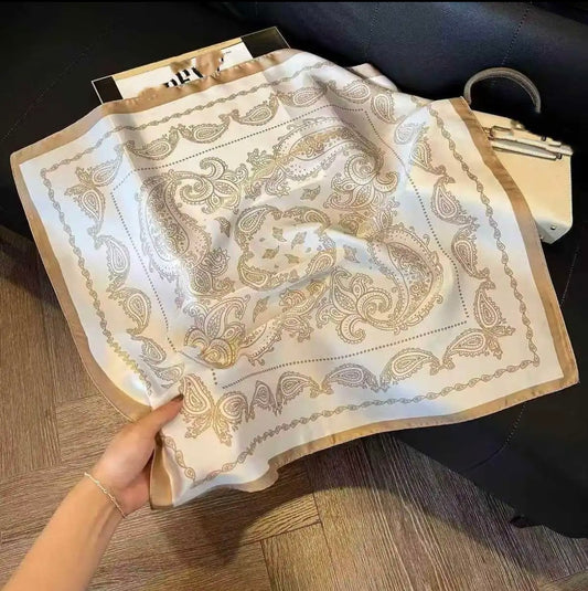 Foulard beige et blanc