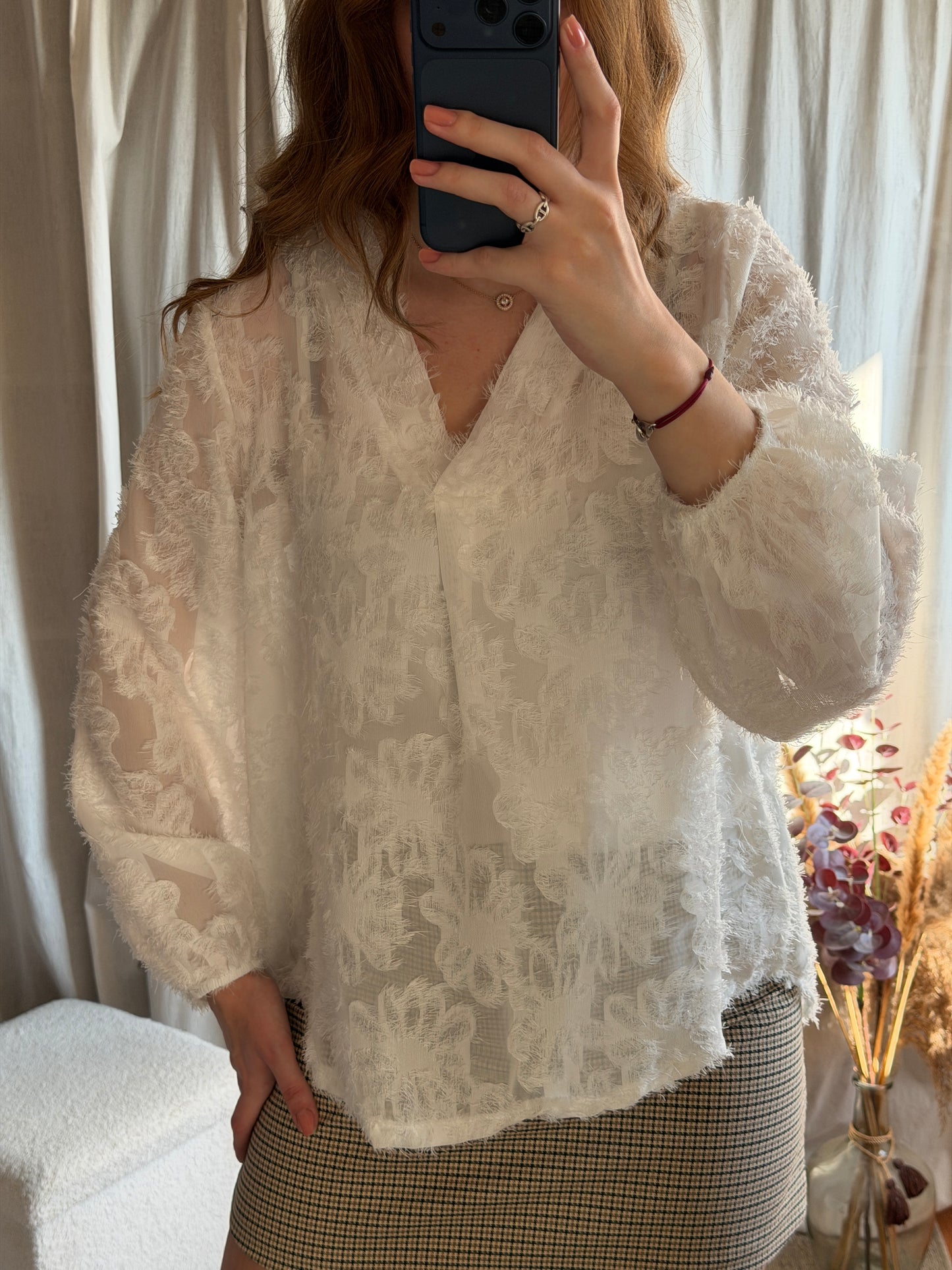 Blouse blanche motifs fleuris