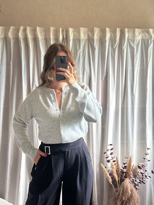 Pull gris clair à boutons
