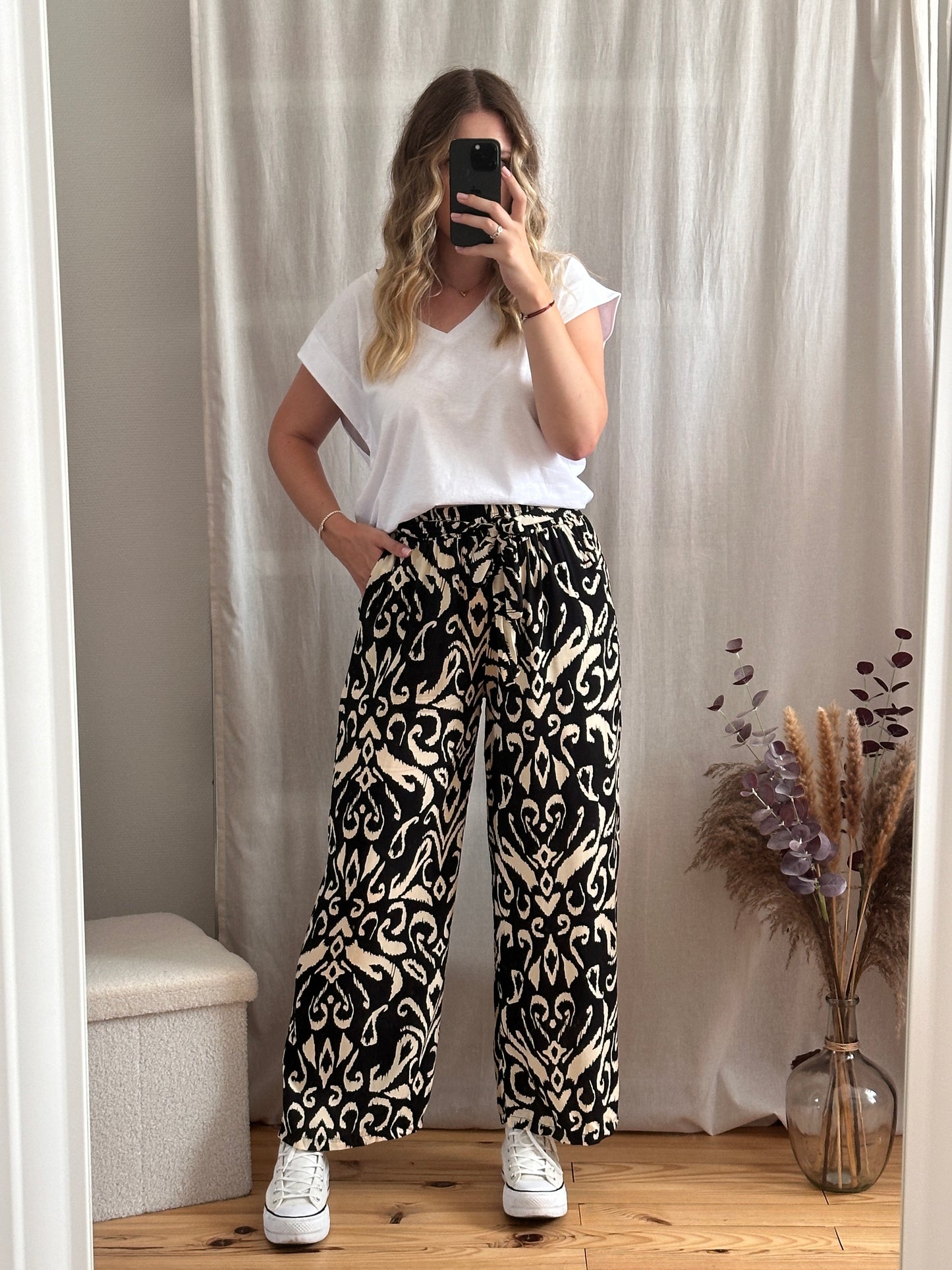 Pantalon fluide imprimé noir et beige