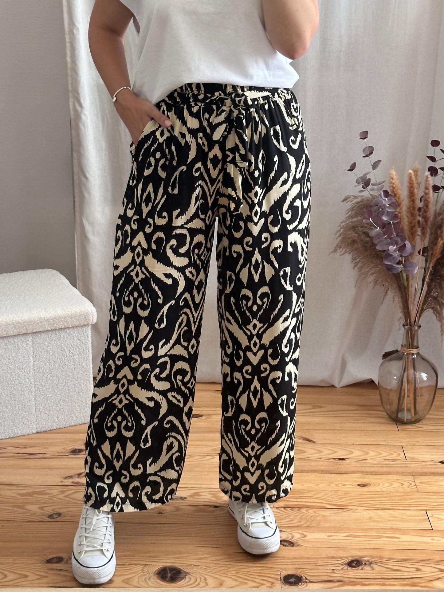 Pantalon fluide imprimé noir et beige