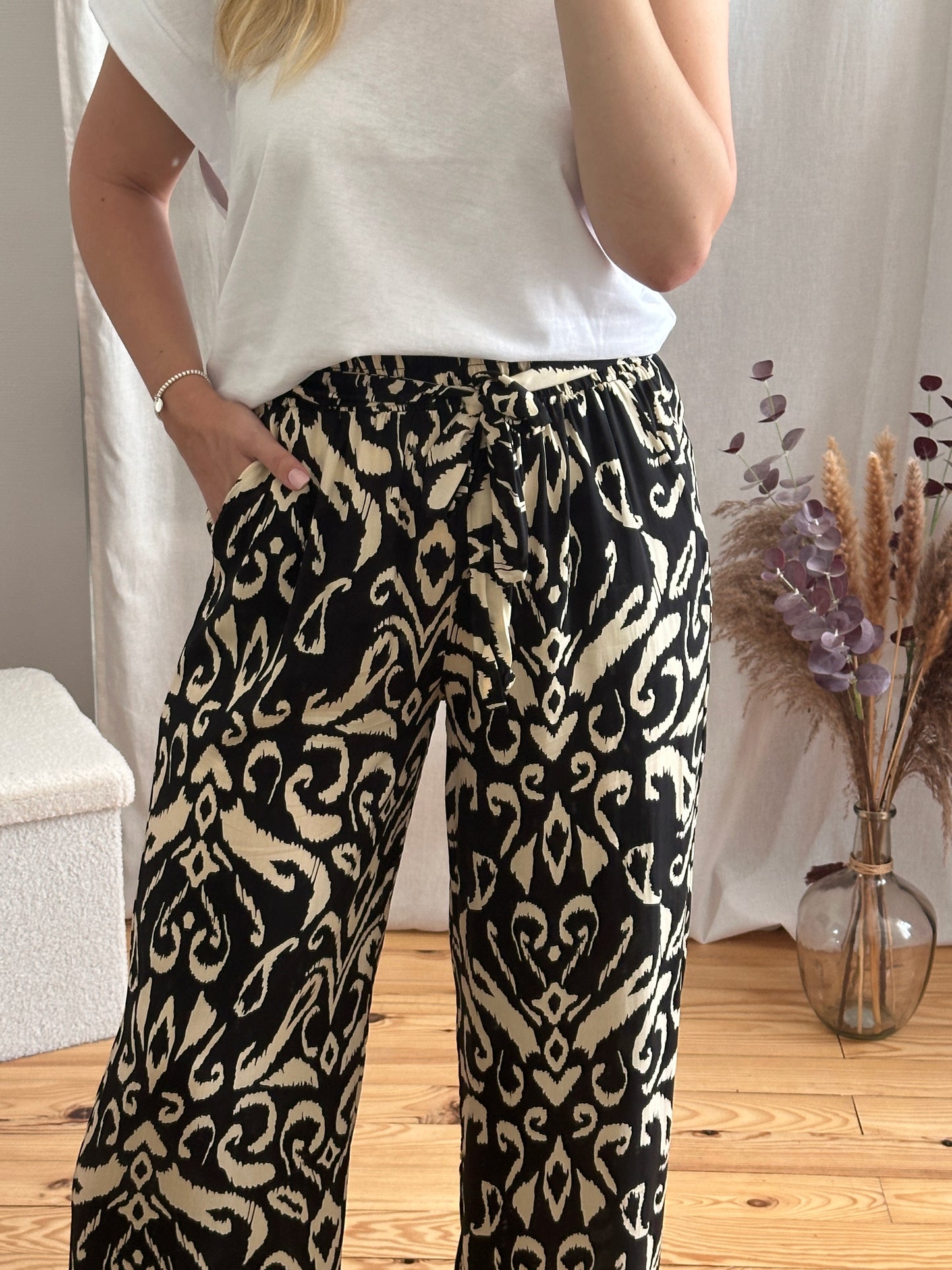 Pantalon fluide imprimé noir et beige