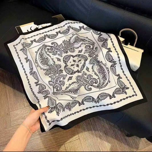 Foulard noir et blanc