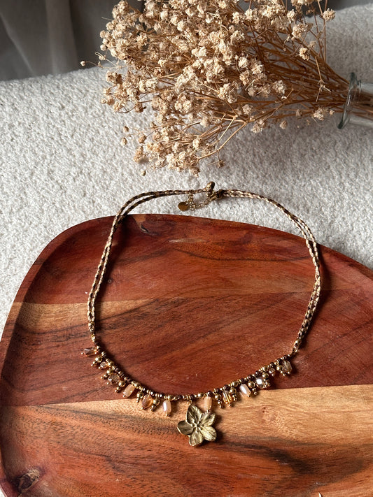 Collier doré et marron