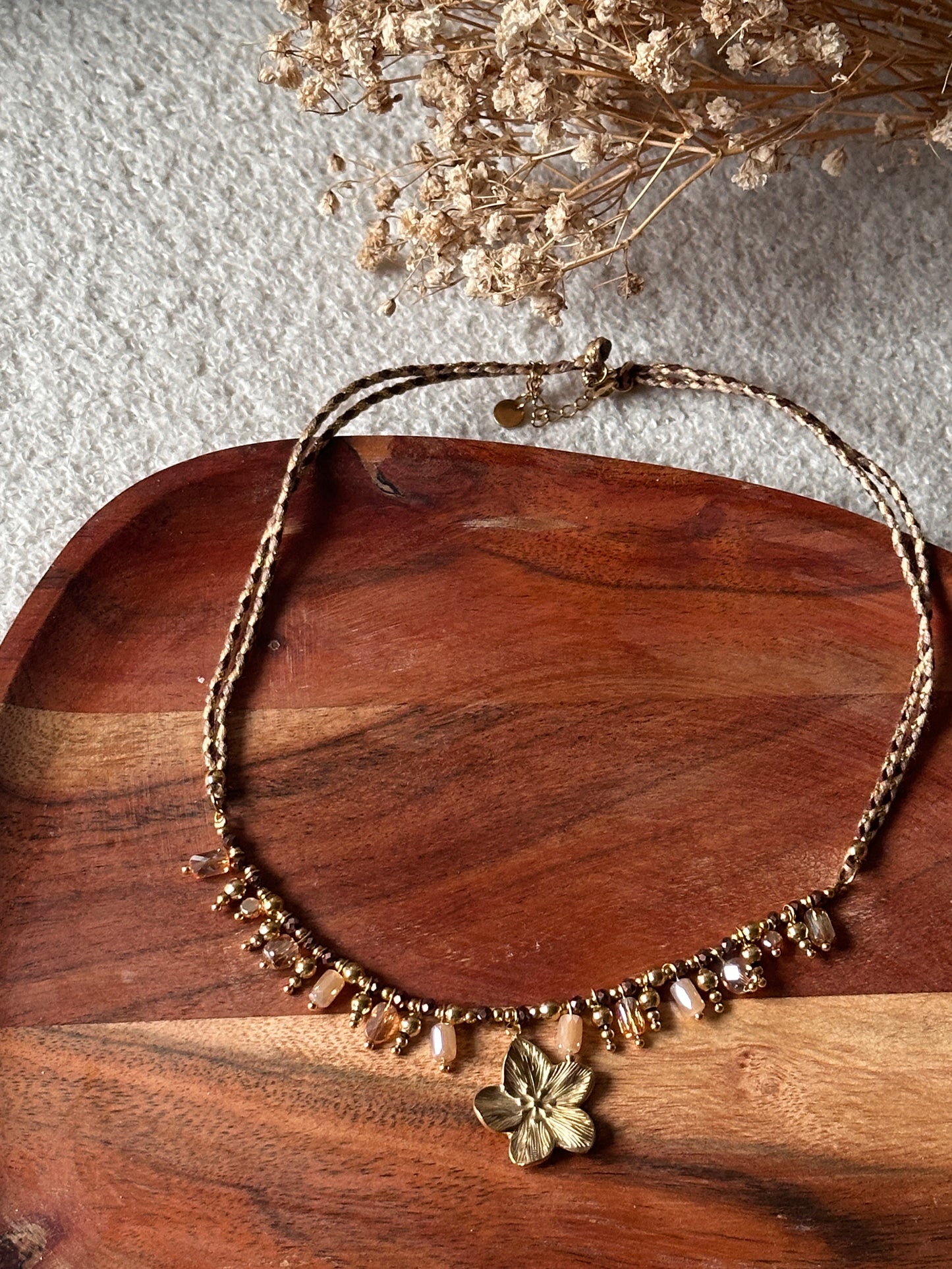 Collier doré et marron