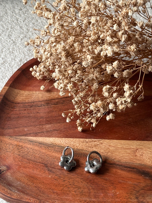 Boucles d'oreilles fleurs argenté