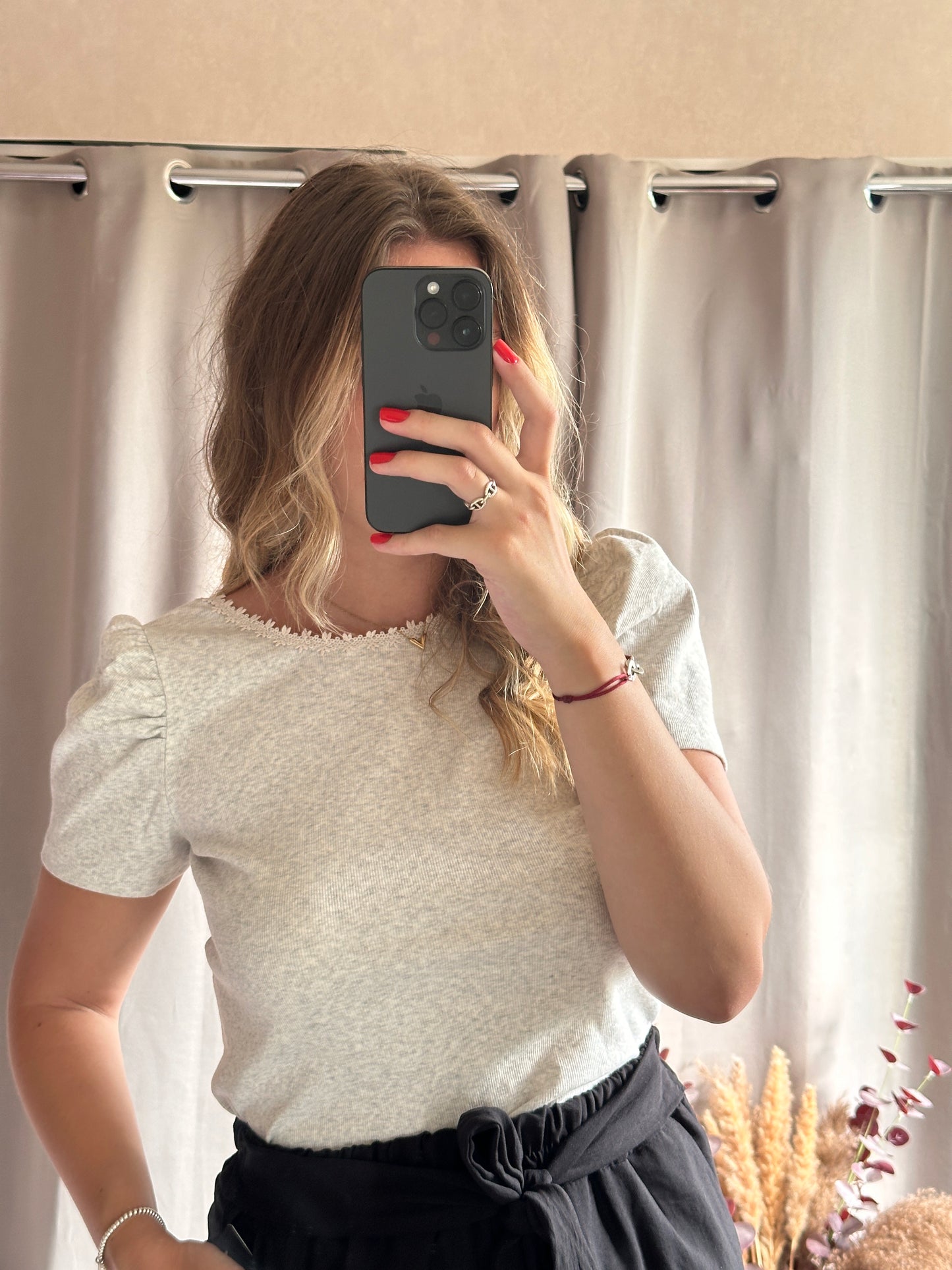 T-shirt gris dos nu