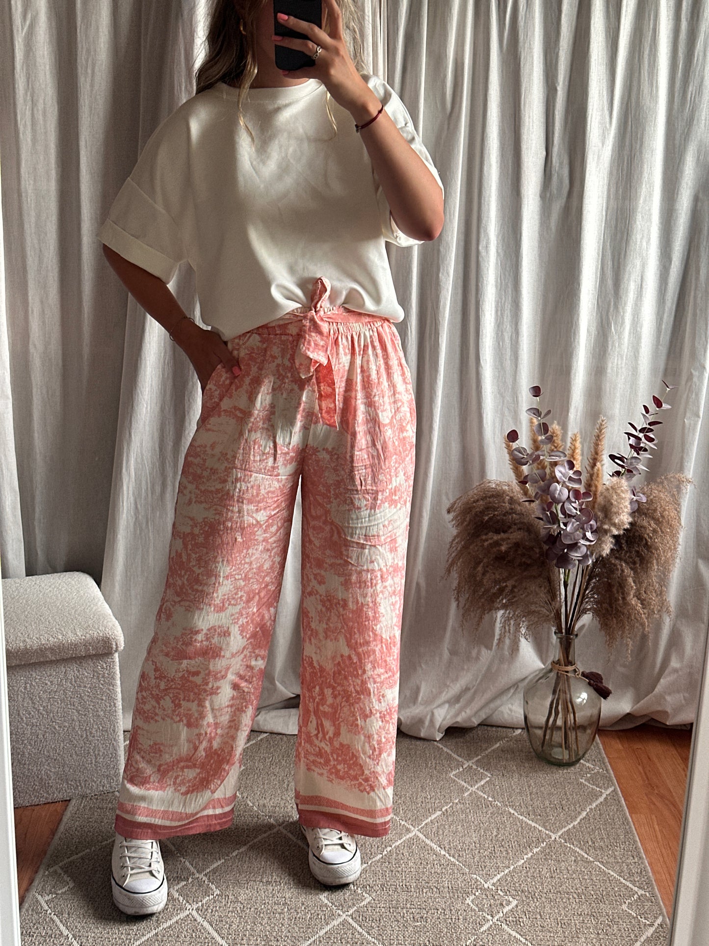 Pantalon fluide imprimé rose à motif