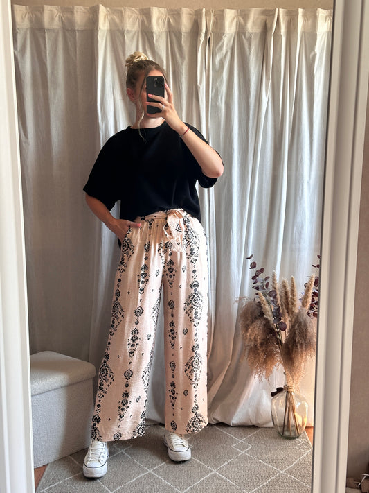 Pantalon fluide imprimé beige et noir