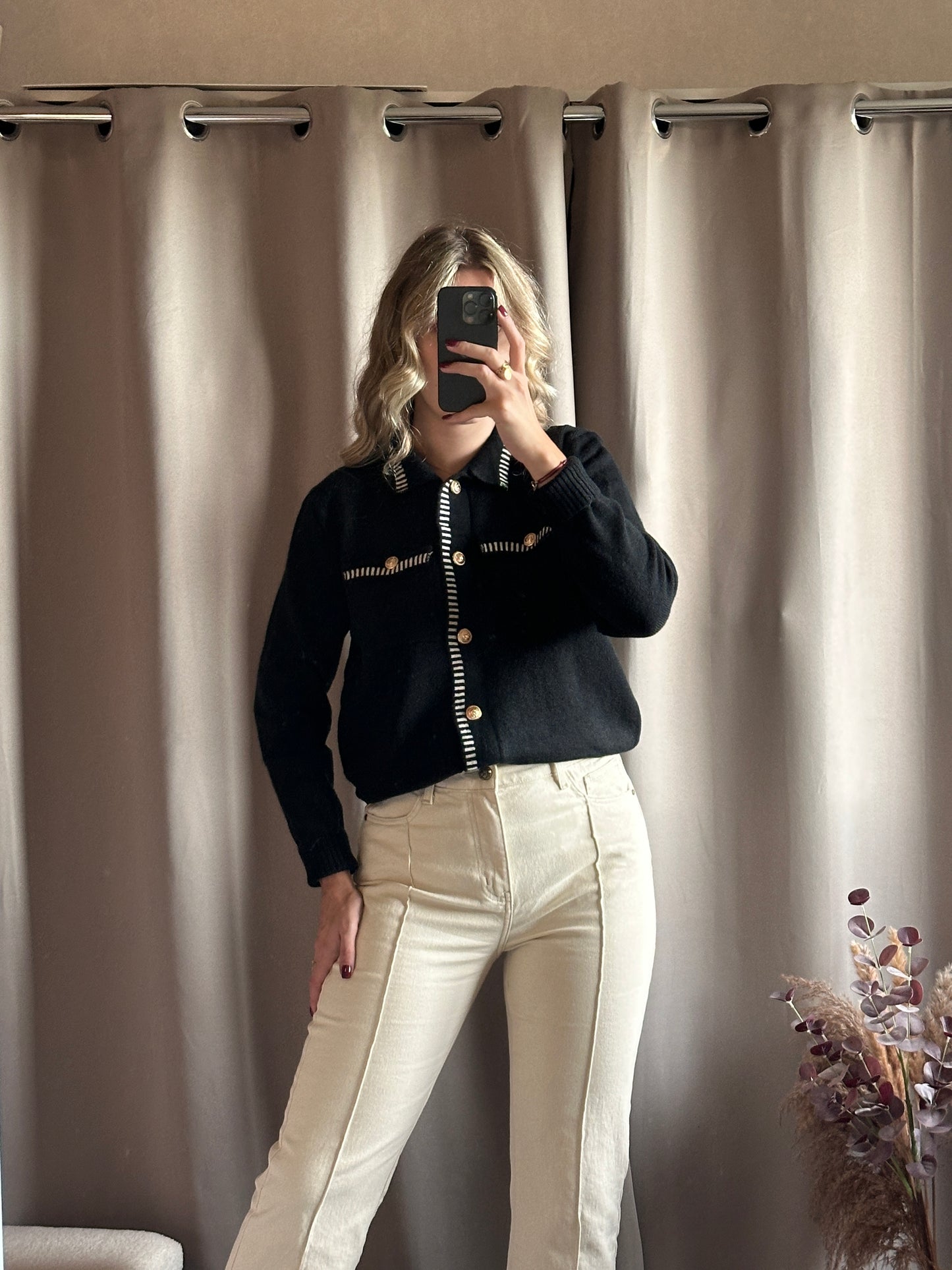 Gilet noir coutures blanches