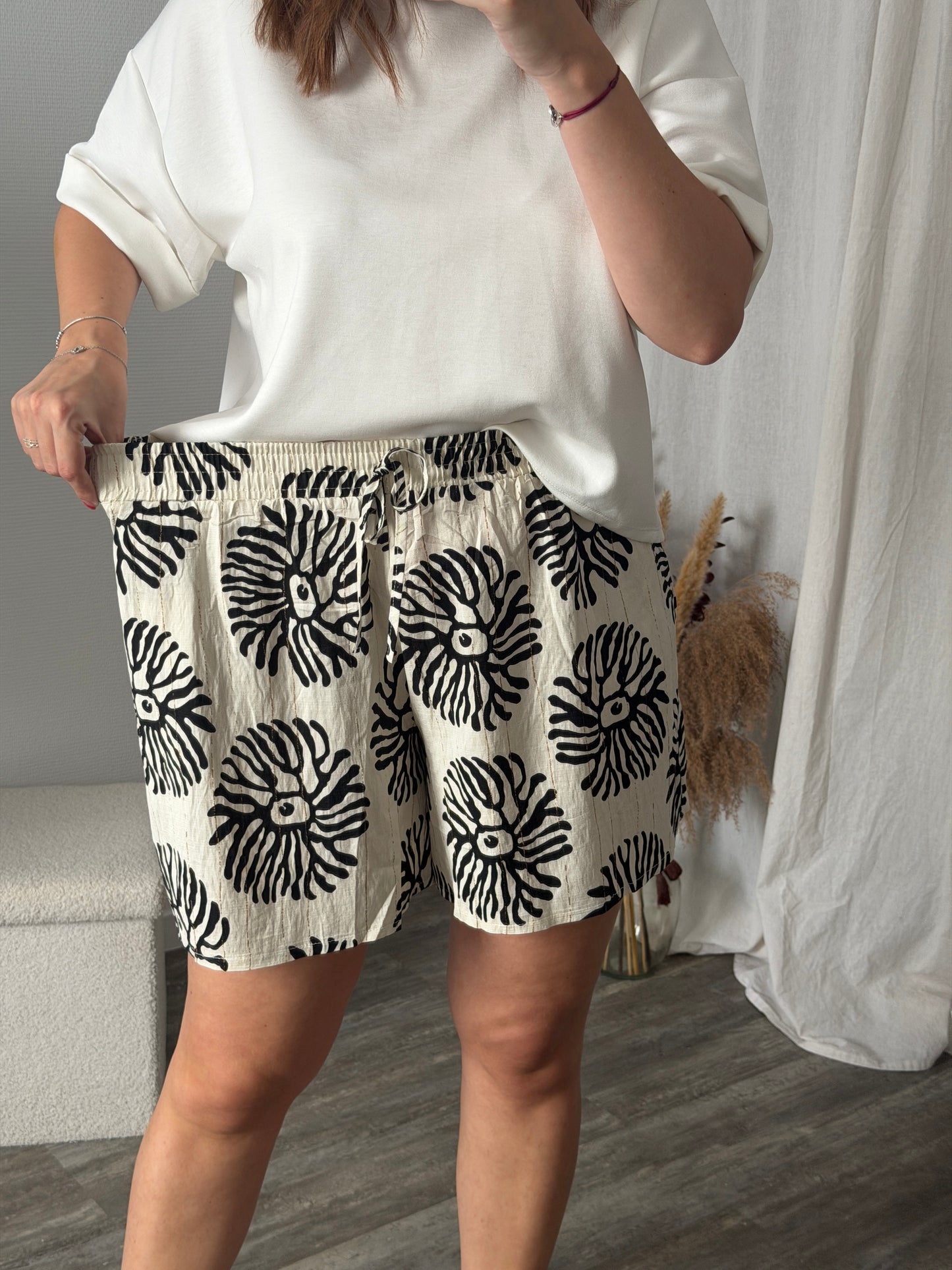Short fluide à motif noir
