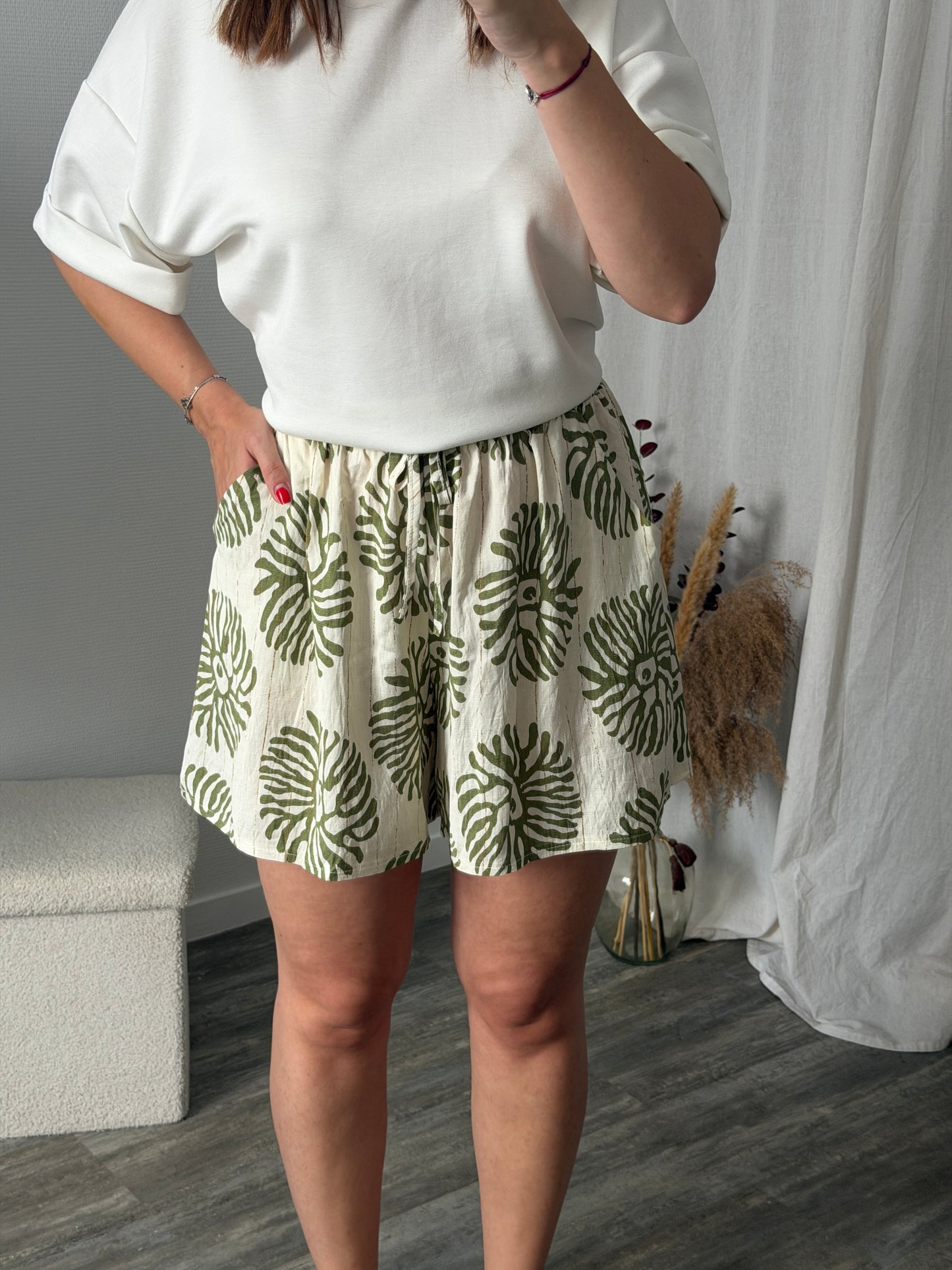 Short fluide à motif vert
