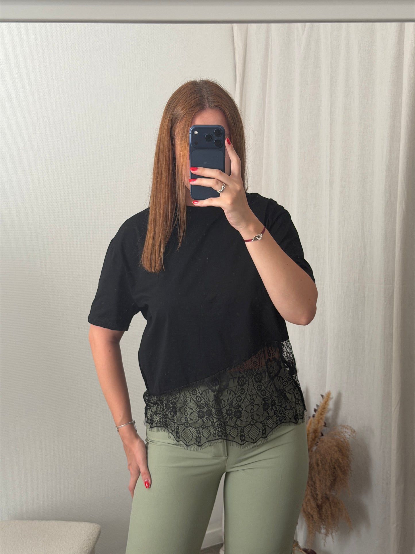 T-shirt noir dentelle