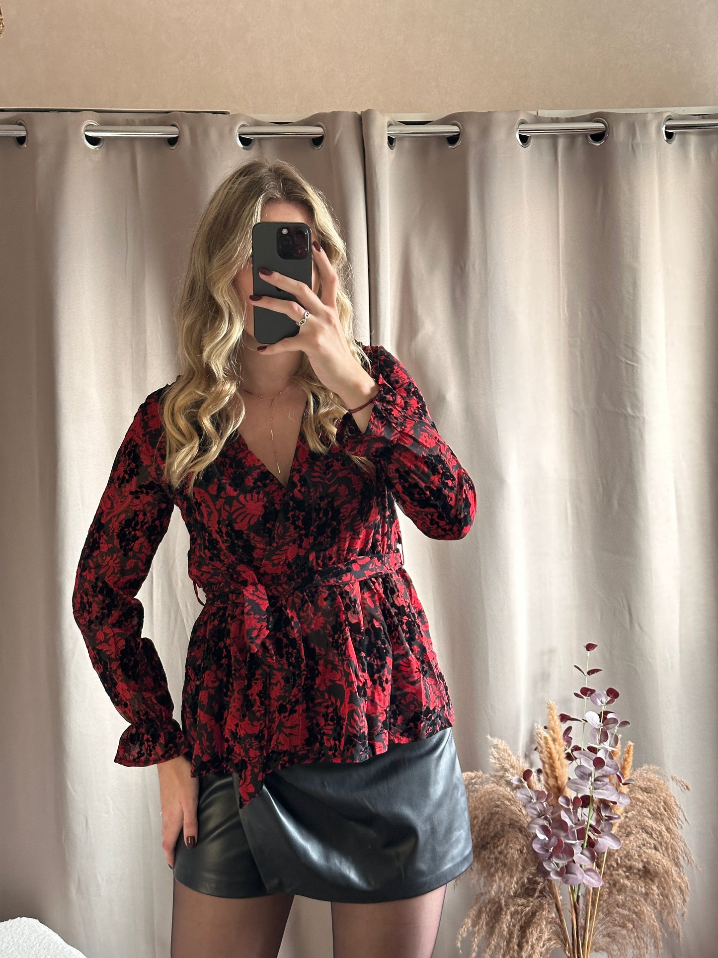 Blouse rouge et noir