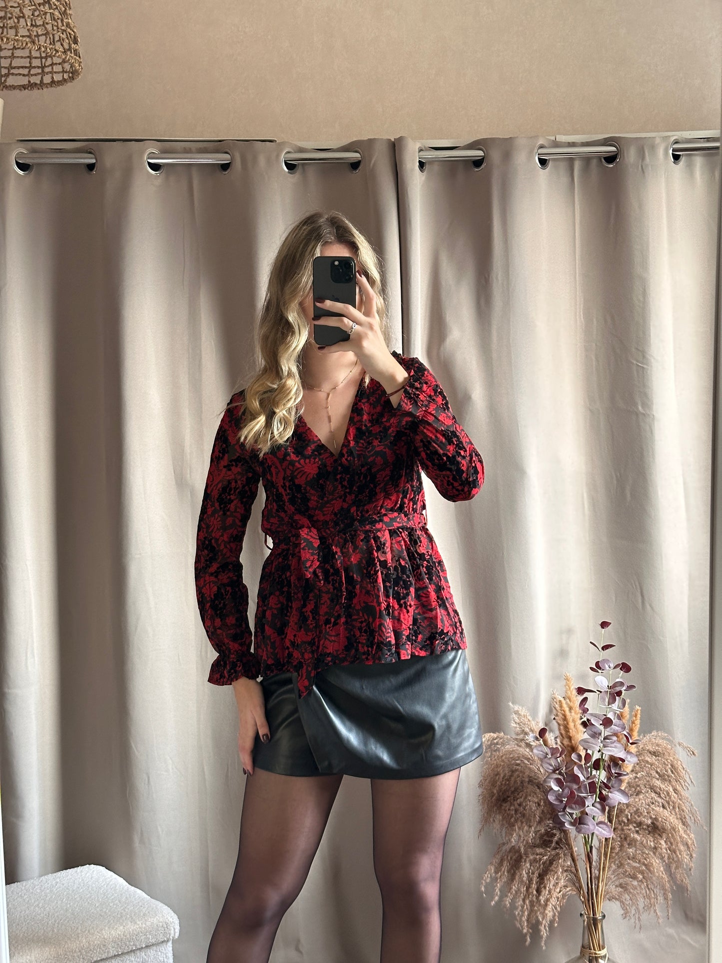 Blouse rouge et noir
